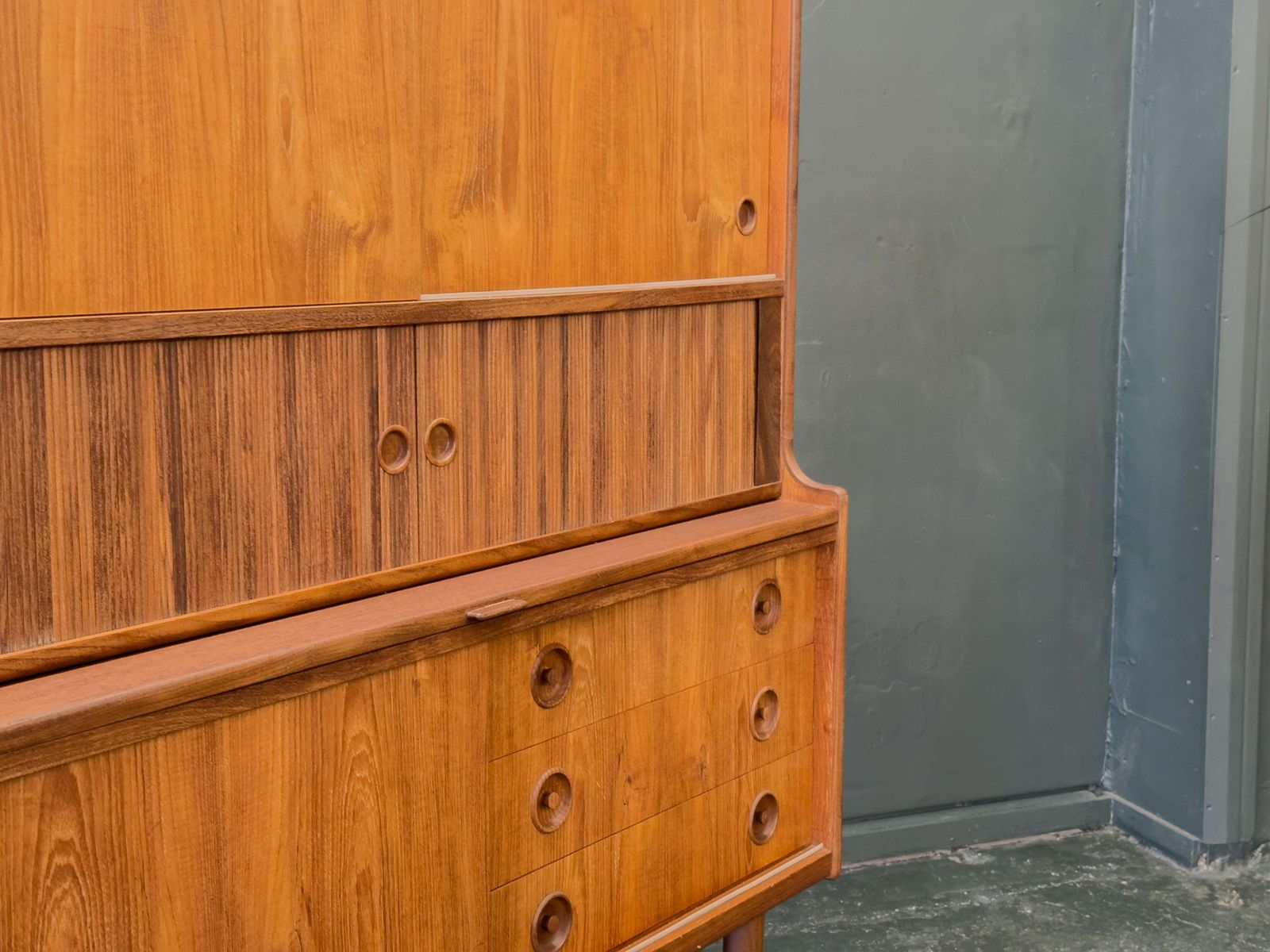 photo vintage Johannes Andersen Teak High Sideboard For Oy Wilh. Schauman