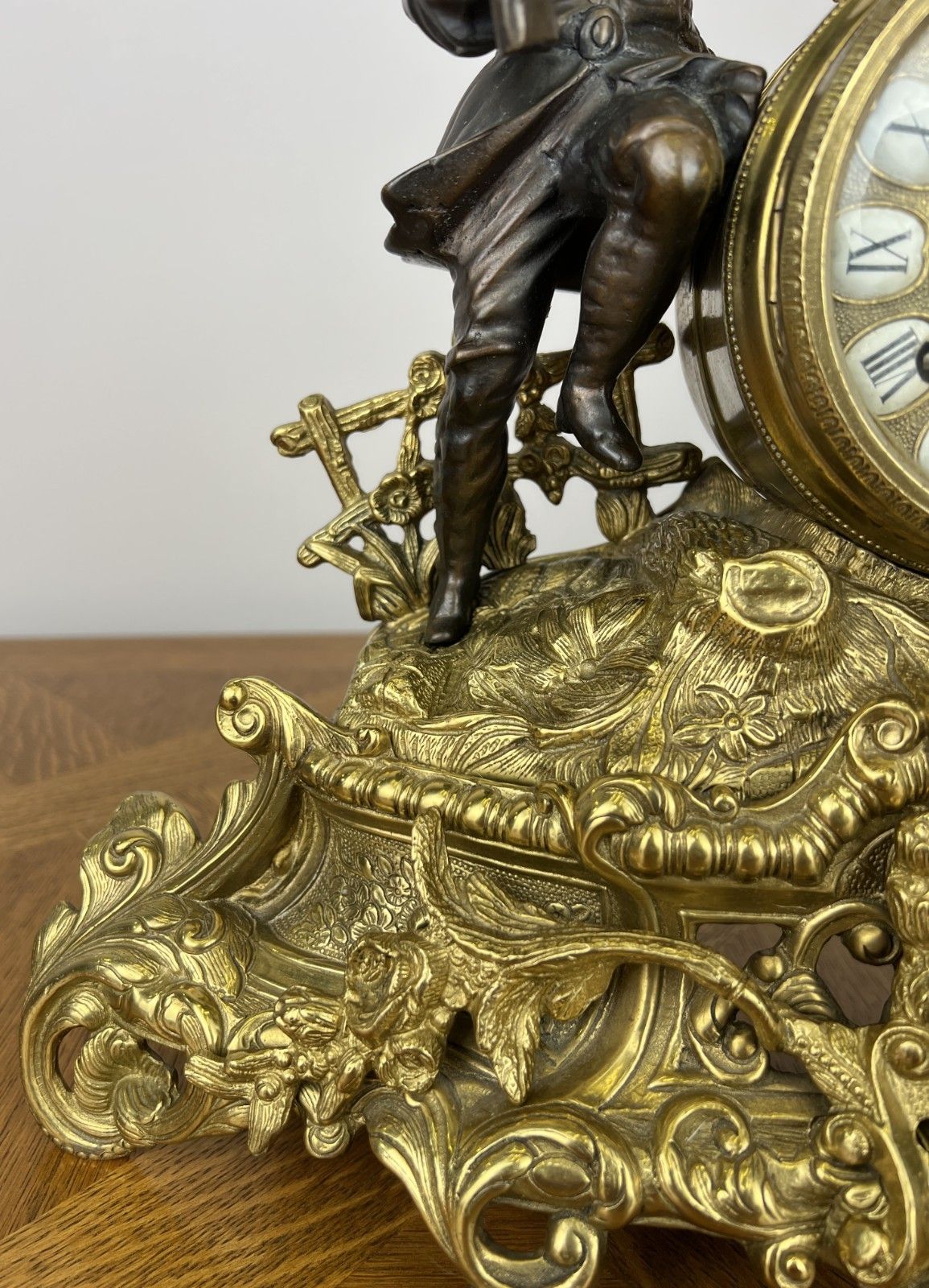 photo for sale Clock Vintage Style Brass Figurine Mantel Clock Ornate Decorative Lot 6033