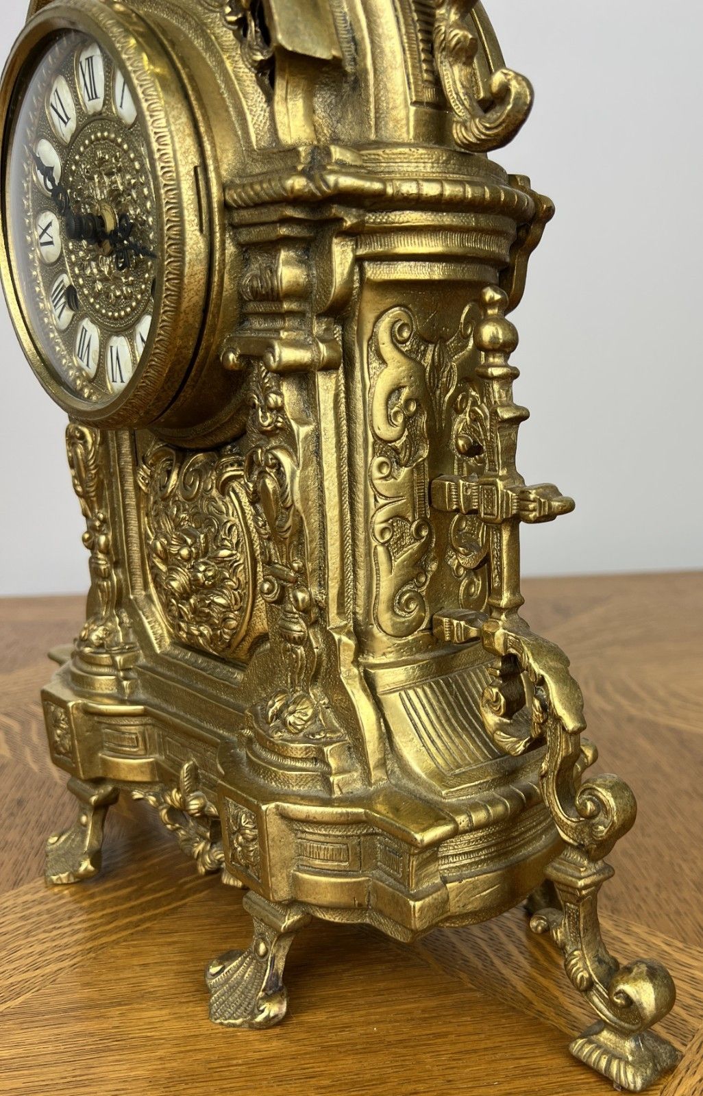 photo for sale Clock Vintage Style Brass Ornate Mantel Clock Decorative Table Clock Lot 6038