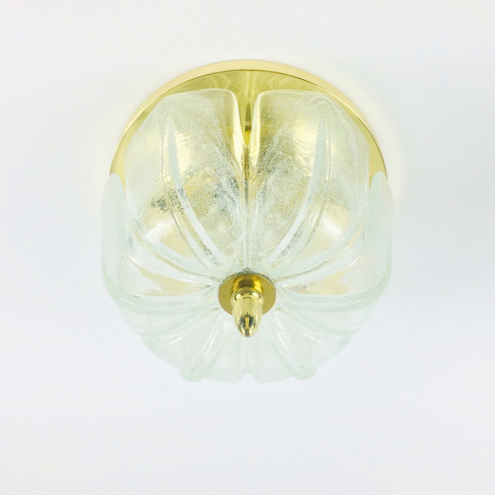 Plafonnier mid-century en verre floral et laiton de Limburg, Allemagne, années 1960/1970 photo for sale