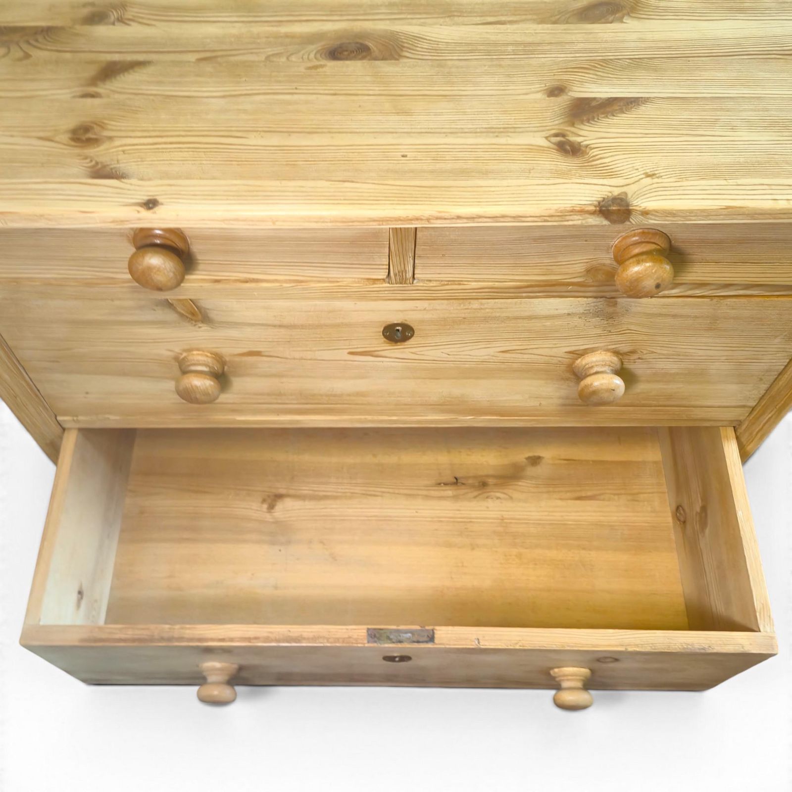 photo vinterior Vintage Victorian Pine Chest Of Drawers – Antique Rustic Stripped Pine Chest C1900