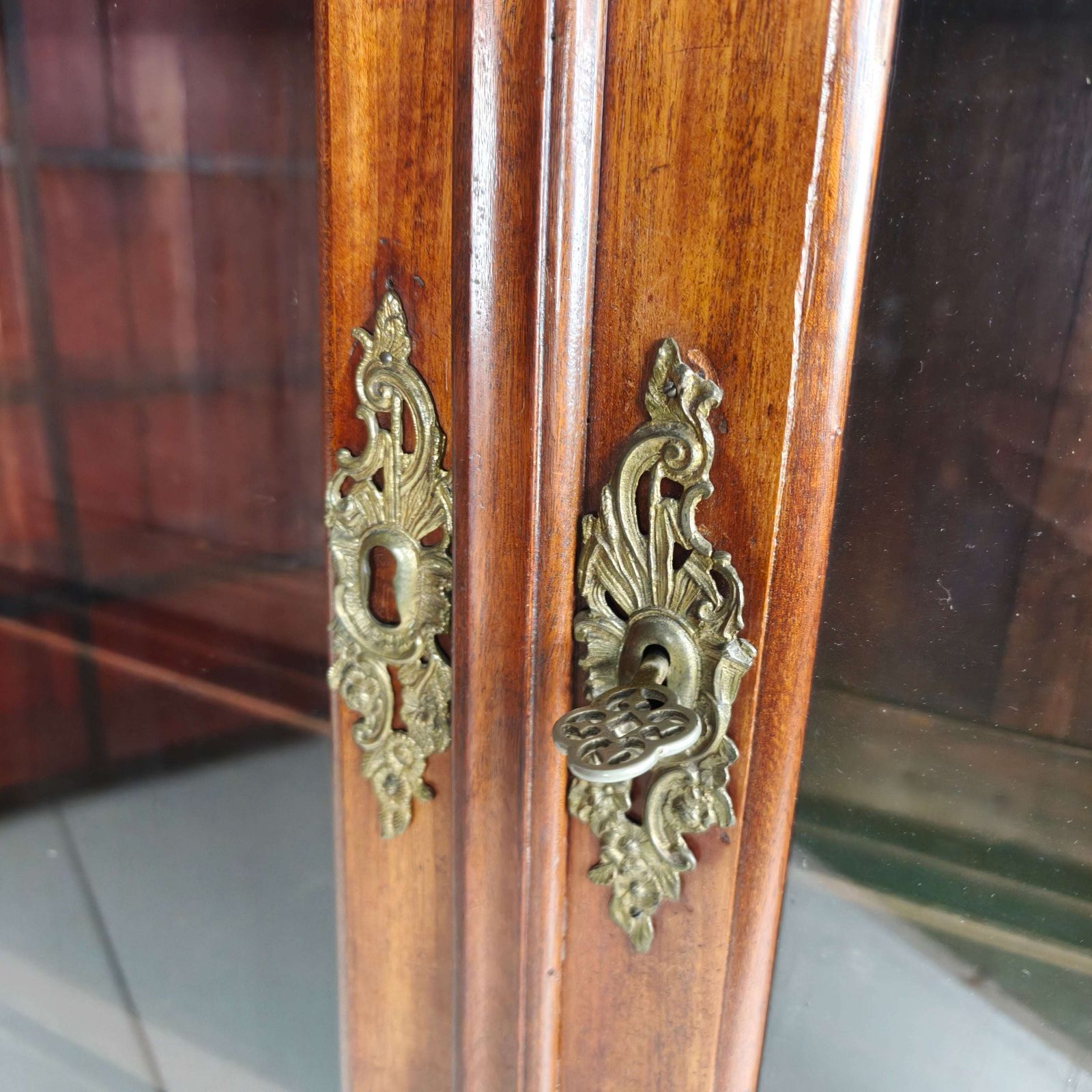 3024.0 18th Century Dutch Bookcase / Display Cabinet, Circa 1760–1780 photo