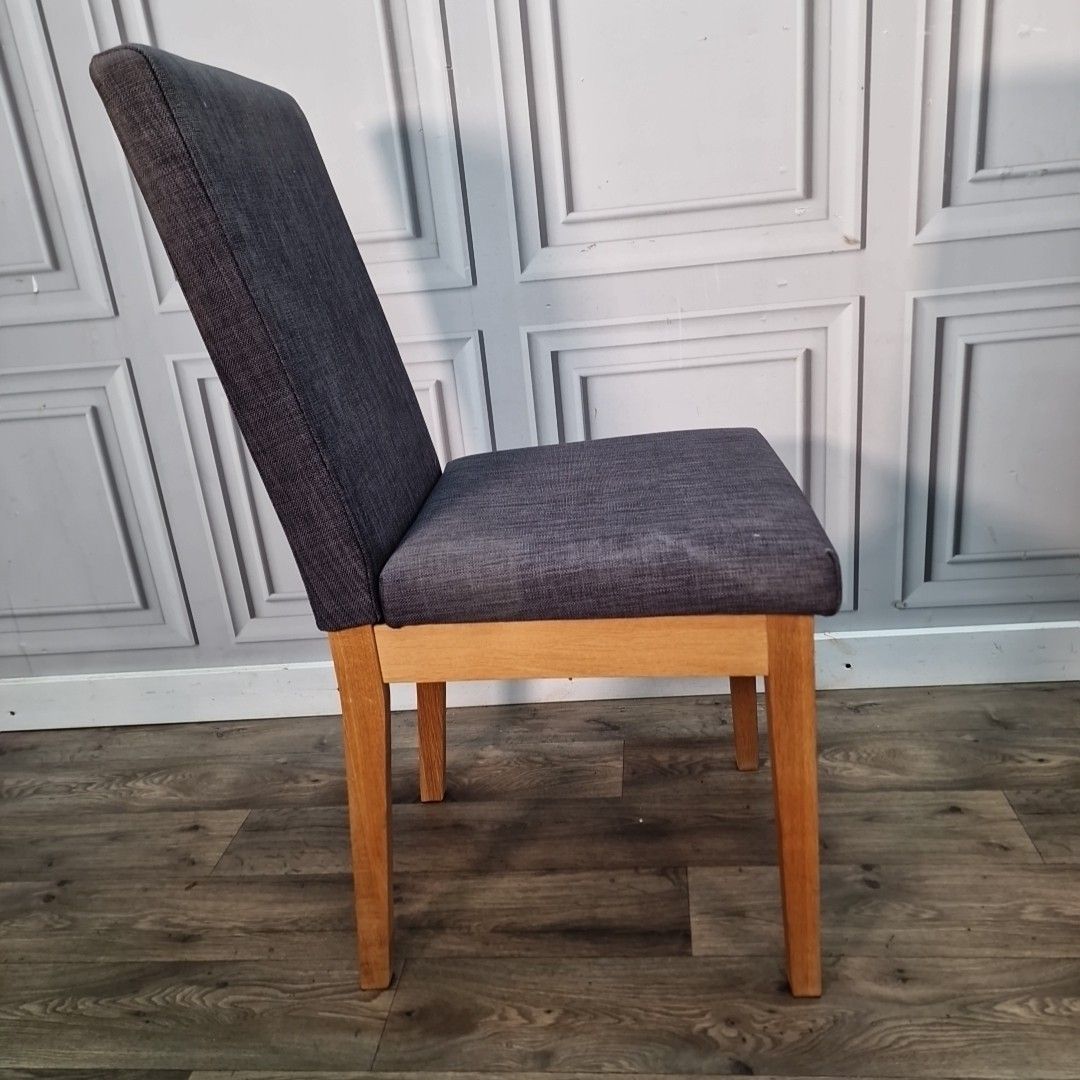 photo vinterior Pair Contemporary Dining Chairs Grey Upholstered Seats Wooden Modern Oak