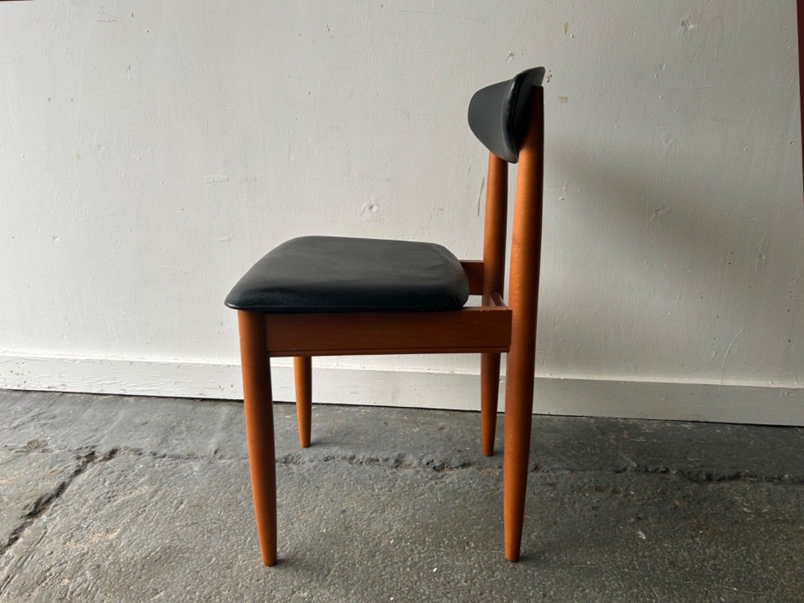 1375.0 1960s–1970s Schreiber Mid Century Extending Dining Table And Chair Set photo