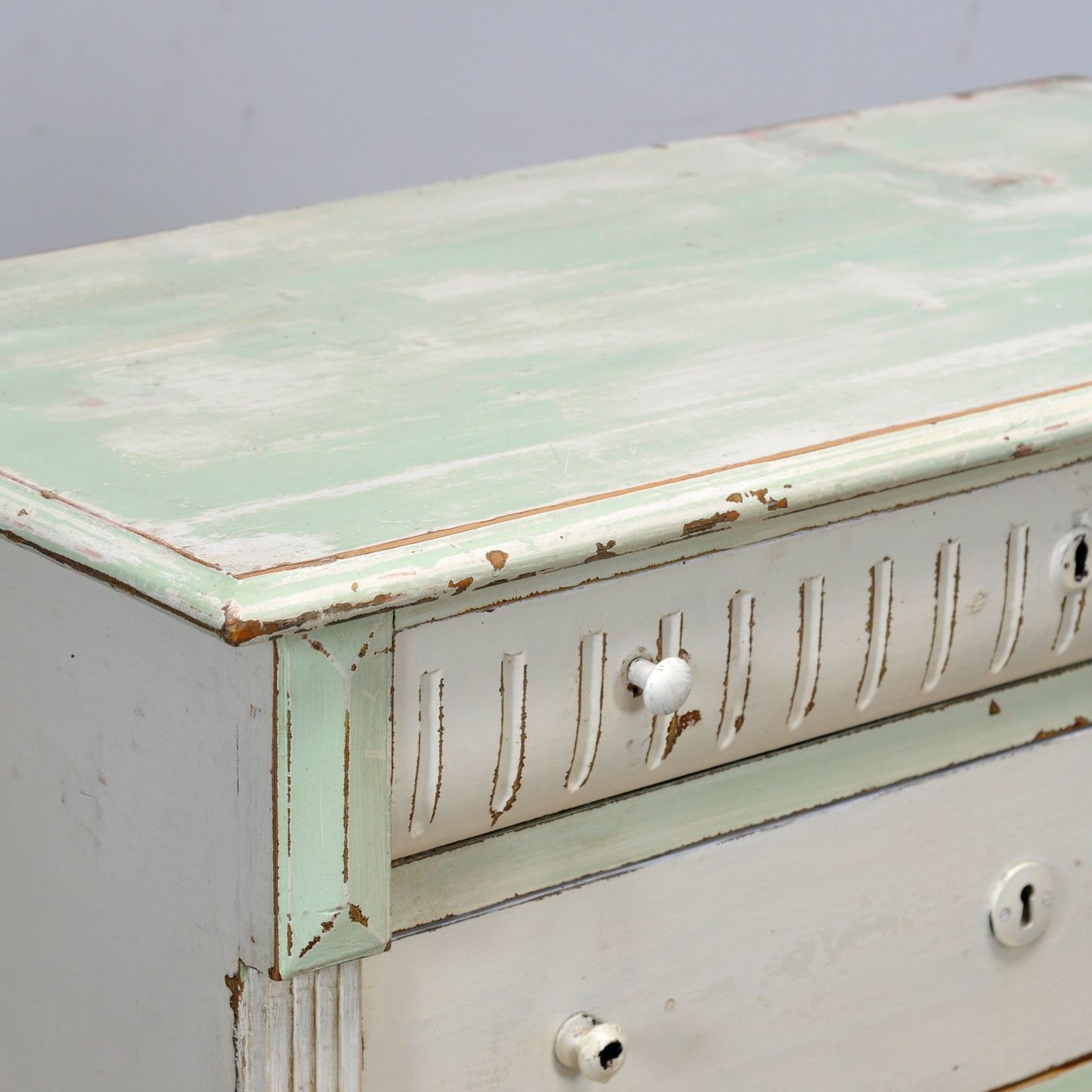 photo furniture Pine Chest Of Drawers, Circa 1910