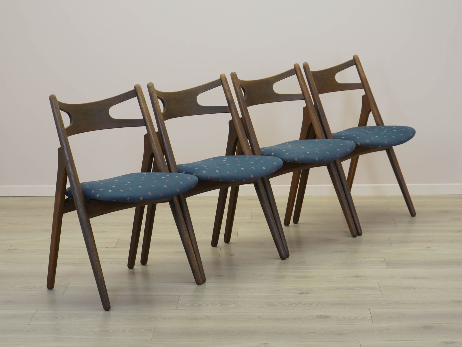 photo vintage Set Of Four Oak Chairs, Danish Design, 1960s, Designer: Hans J. Wegner