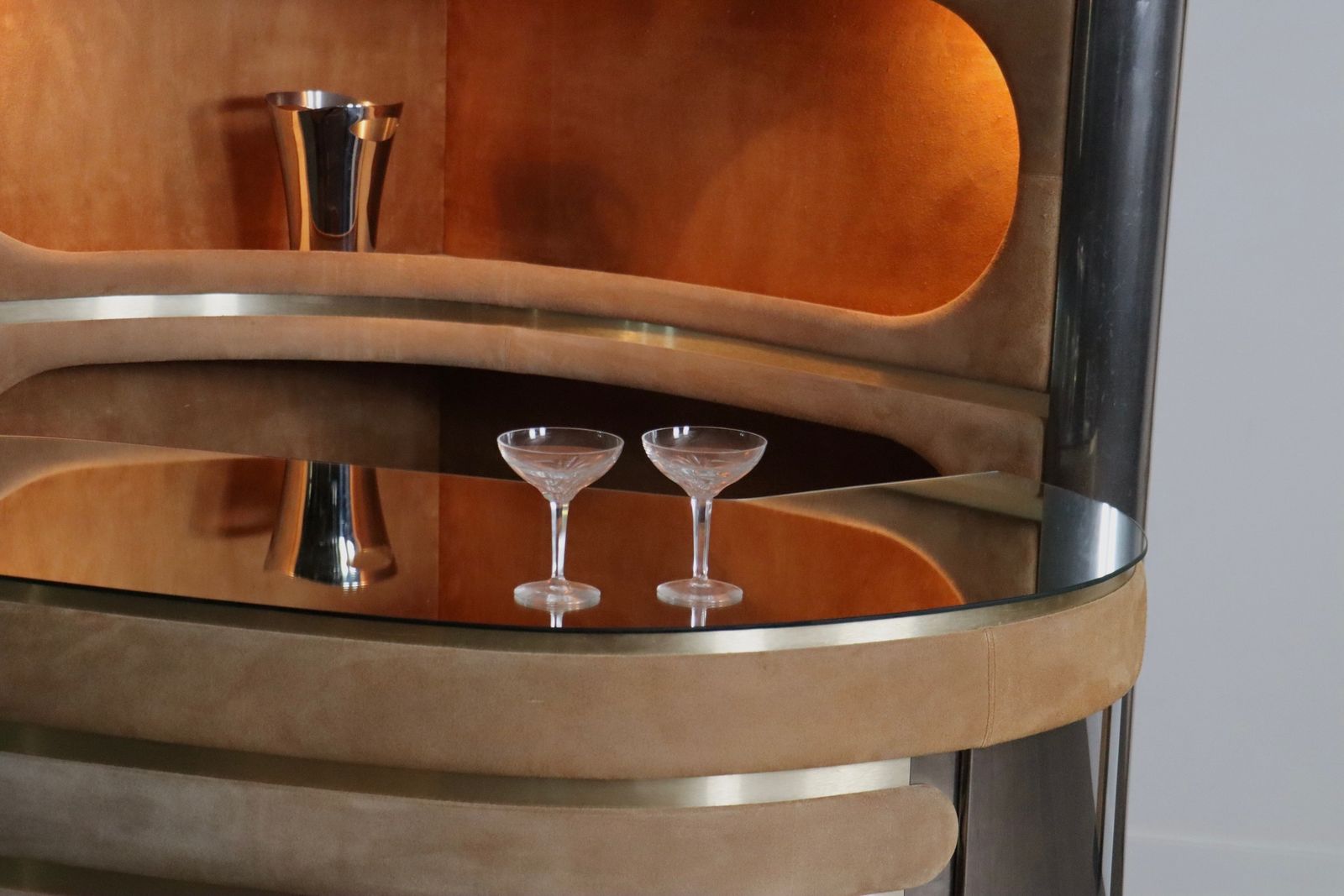 Suede And Chrome Dry Bar With Barstools In Cognac By Willy Rizzo, Italy 1970s photo for sale