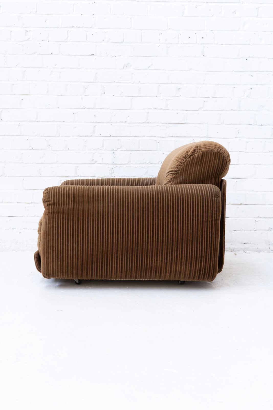 1970s Italian Lounge Chair photo Furniture