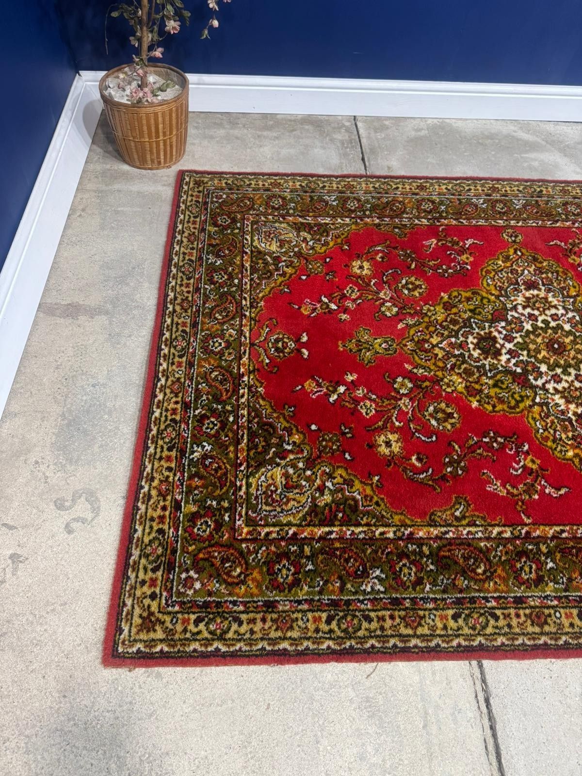 photo furniture Woodward Grosvenor  Genuine British 100% Fine Worsted Wool Red Traditional