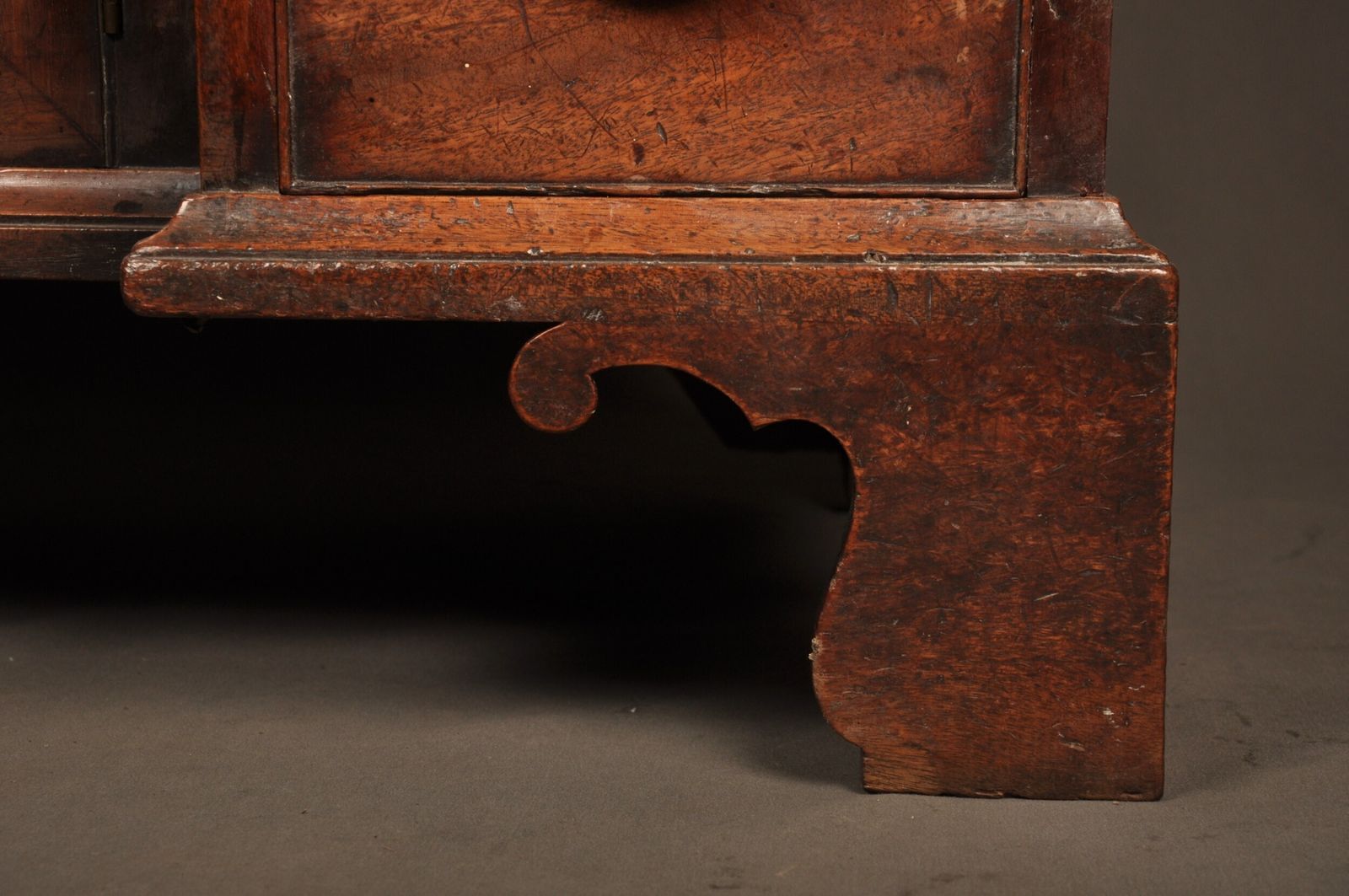 Fine Quality 18th Century Mahogany Kneehole Desk photo Furniture