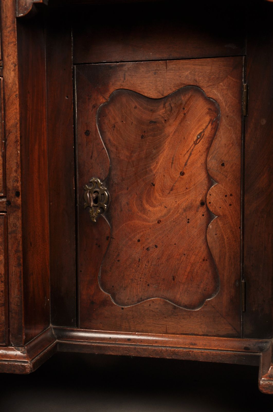 Fine Quality 18th Century Mahogany Kneehole Desk photo vinterior