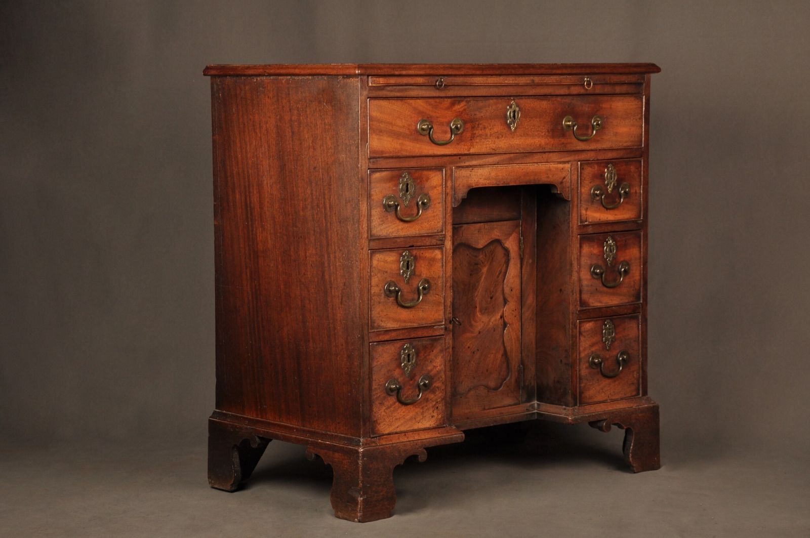 photo buy Fine Quality 18th Century Mahogany Kneehole Desk