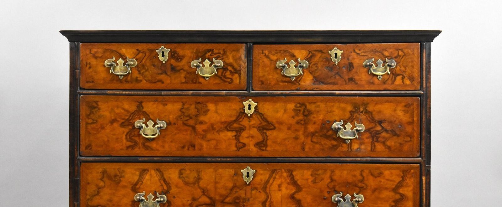 George III Burr Walnut Chest Of Drawers photo vinterior