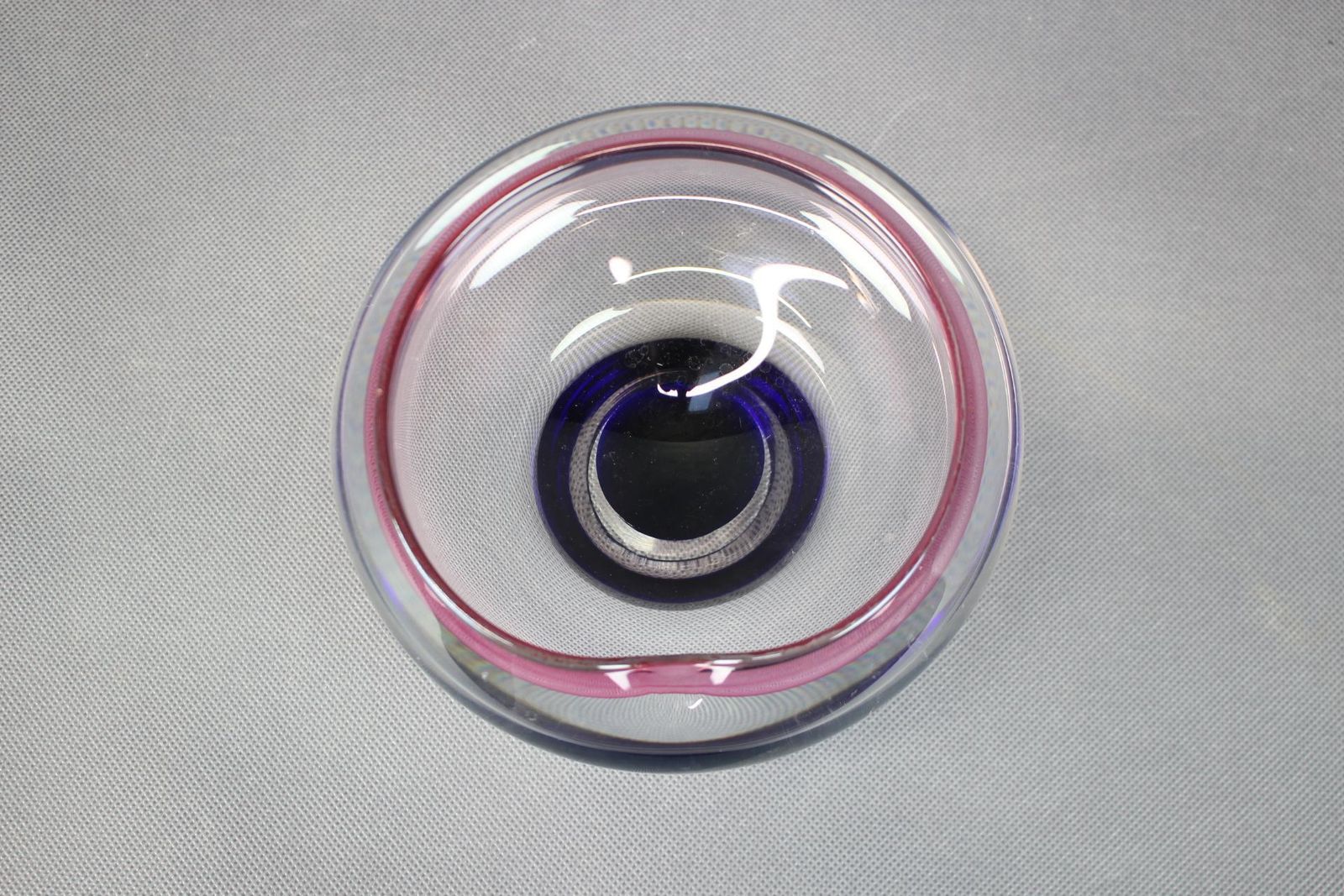Cendrier en verre sommerso rose et bleu, République tchèque, années 1960, par Hospodka photo for sale