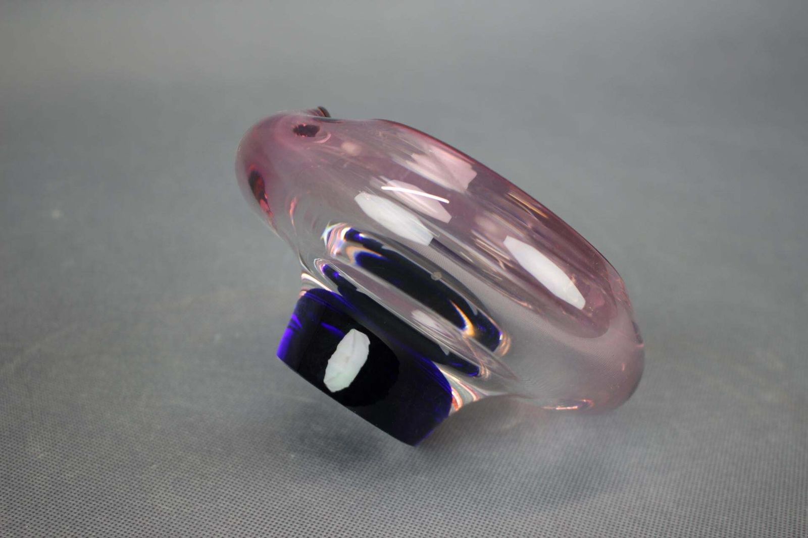 Cendrier en verre sommerso rose et bleu, République tchèque, années 1960, par Hospodka photo vinterior