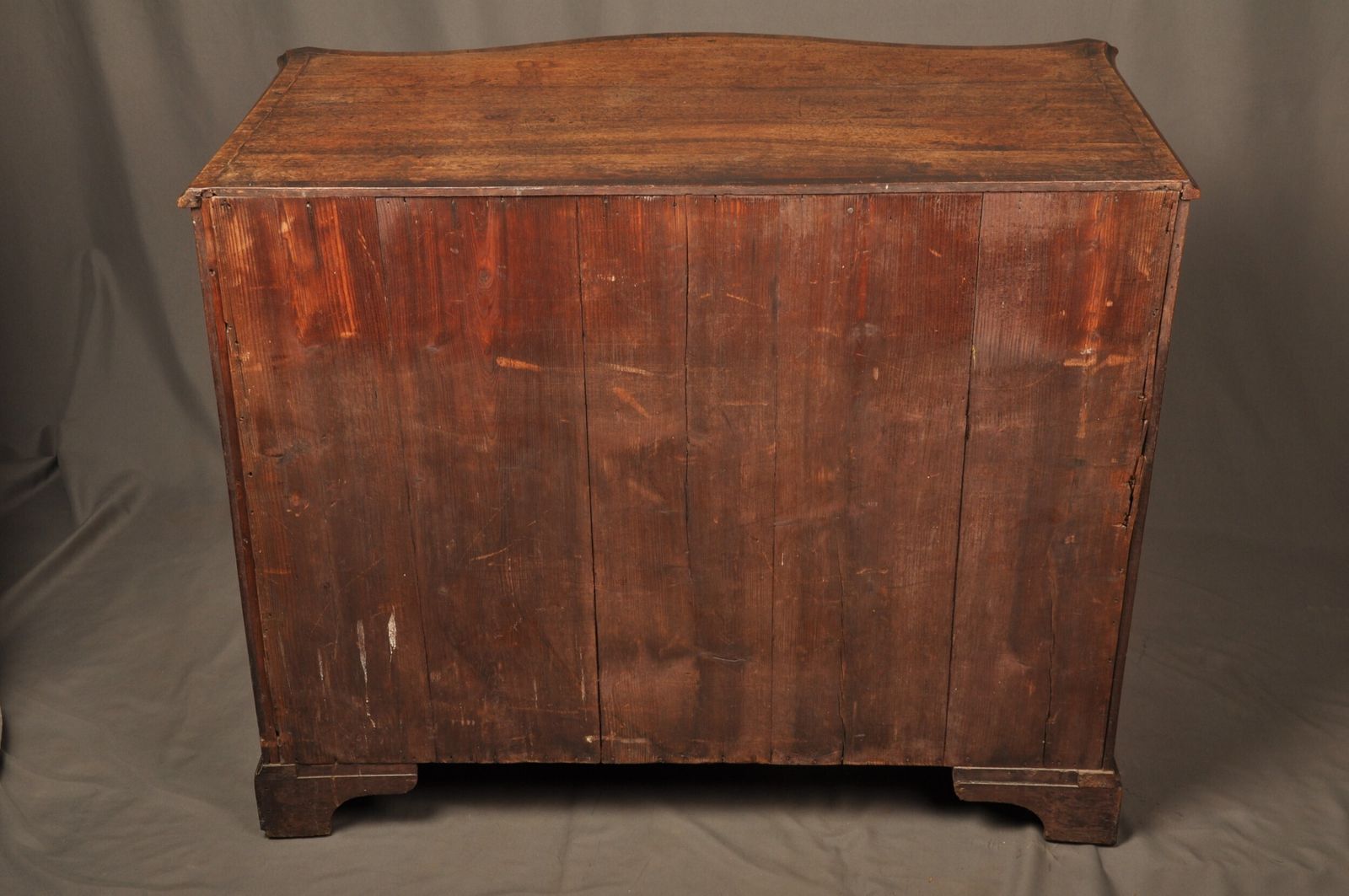 photo buy A Fine 18th Century Serpentine Chest Of Drawers