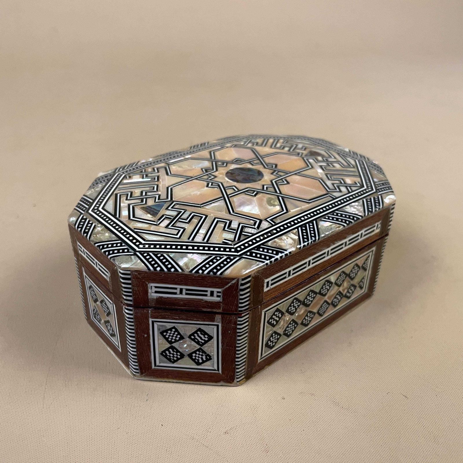 Middle Eastern Box Wooden Pearl Inlay Mosaic Pattern Trinket Jewellery Geometric Pattern Keepsake Storage Table Decor Marquetry Lid