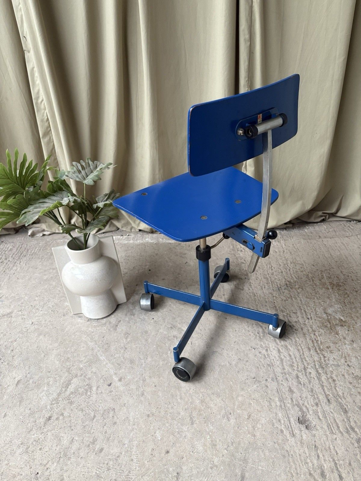 photo furniture Vtg Mid Century Danish Jorgen Rasmussen Kevi Modernist Desk Task Chair 1185