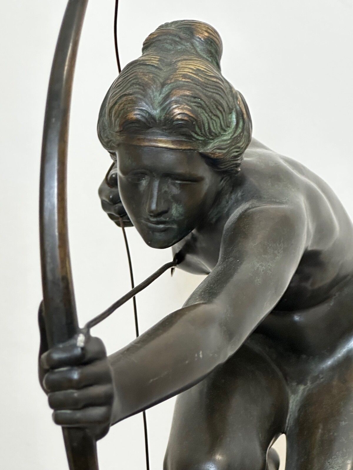 Art Deco bronzen sculptuur, klassieke mythologie, Diana de Jageres, gesigneerd door Rudolph Henn photo furniture