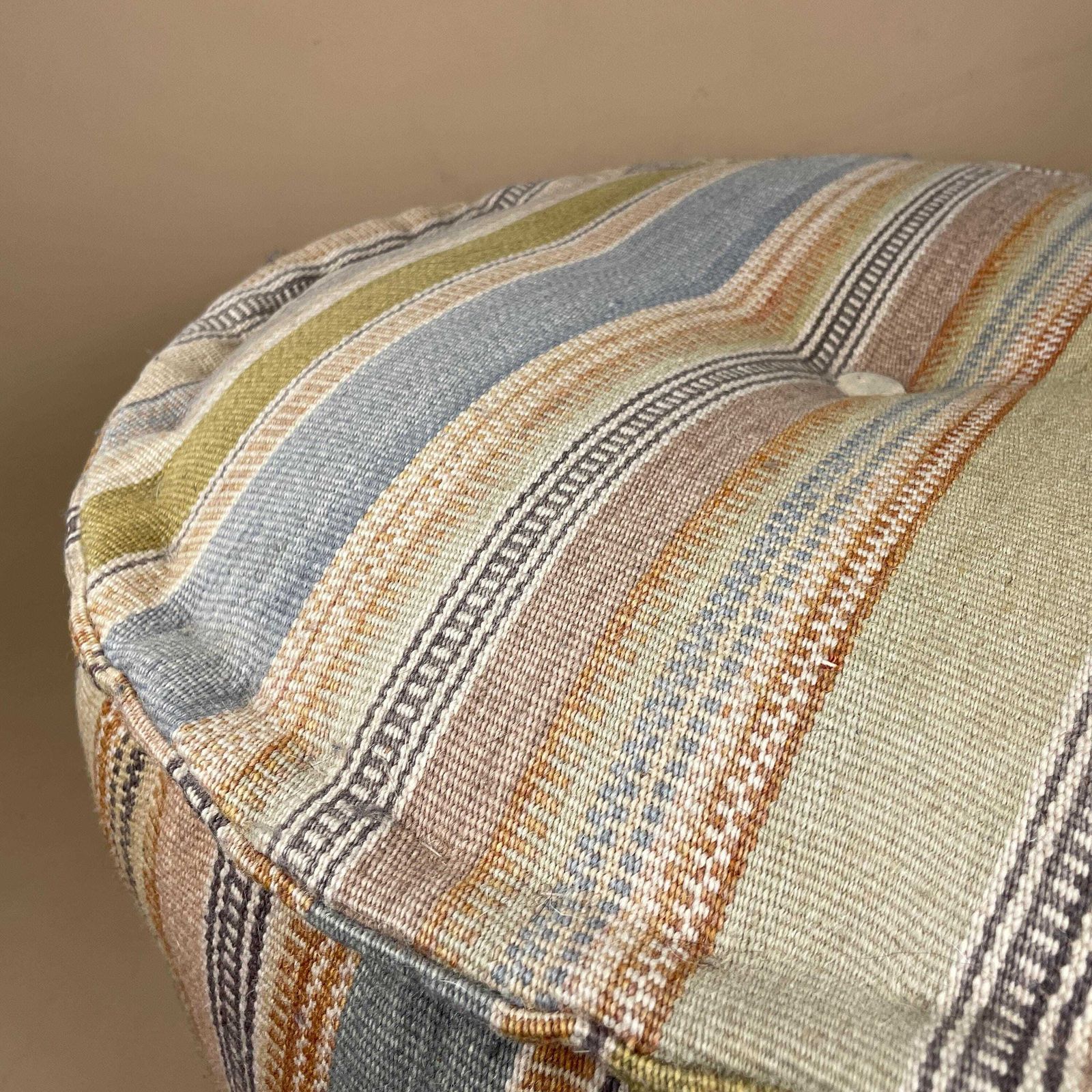 Large Indian Kilim Pouffe Round Ottoman Woven Floor Cushion Footstool Textile Patterned Seat Striped Living Room Handmade Vintage Pattern photo Furniture