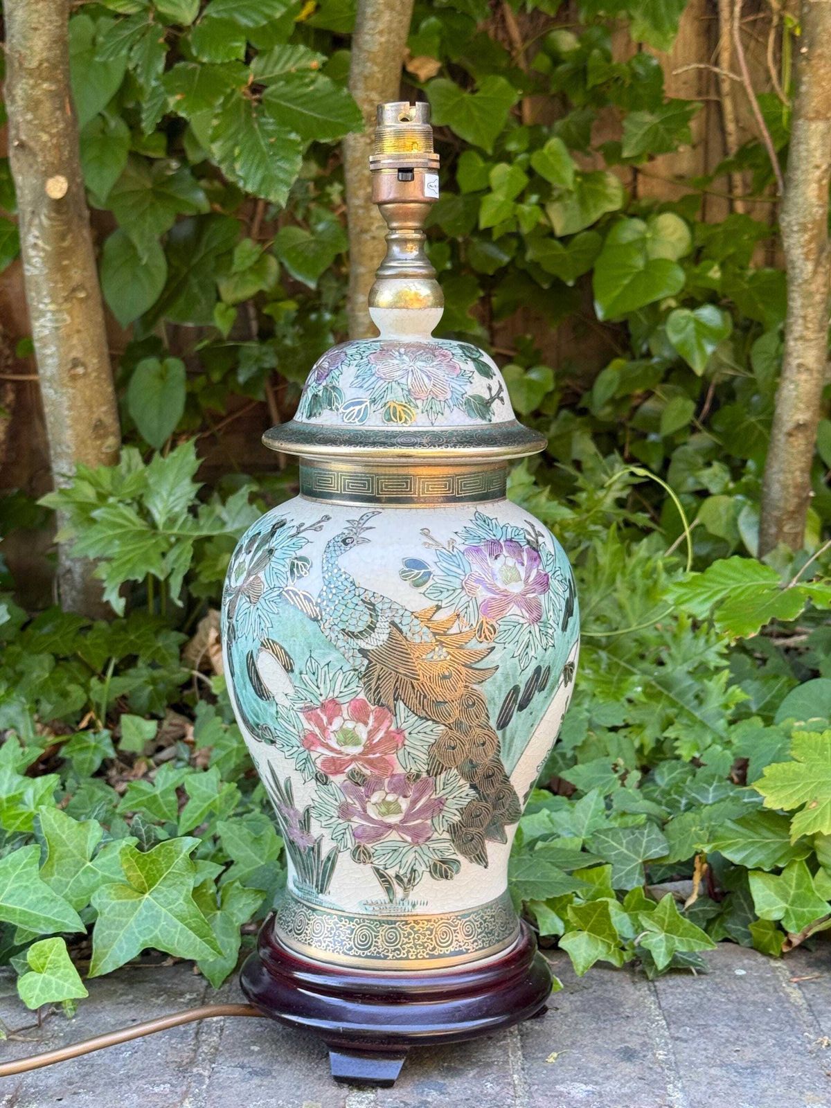 photo vintage Vintage Rochamp Style Peacock Chinoiserie Ceramic Table Lamp, Satsuma Oriental Lamp   Pat Tested, Excellent Quality