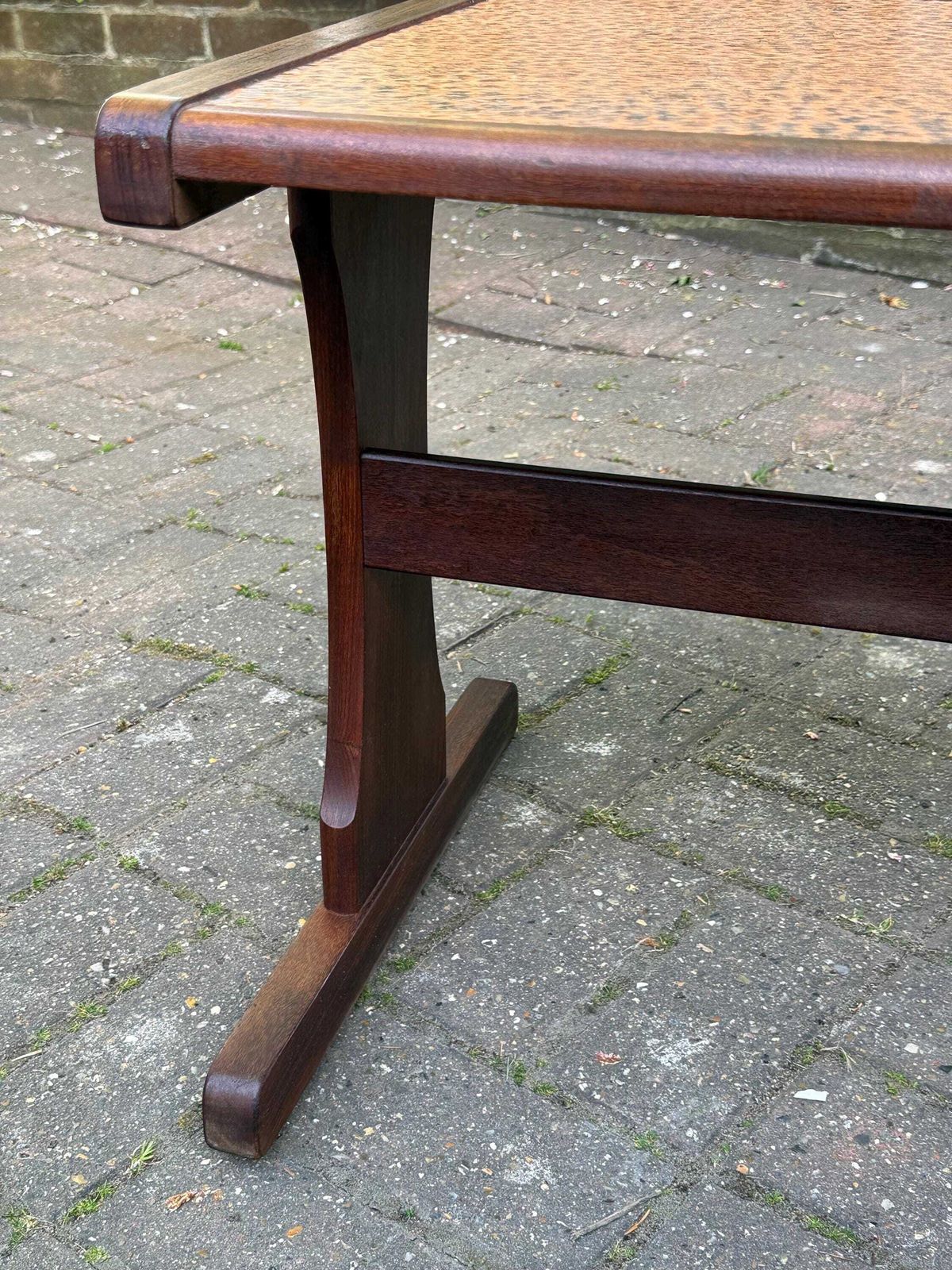 photo vinterior Vintage Mid Century Hammered Copper Top Side Table Retro Occasional Table, G Plan Style S