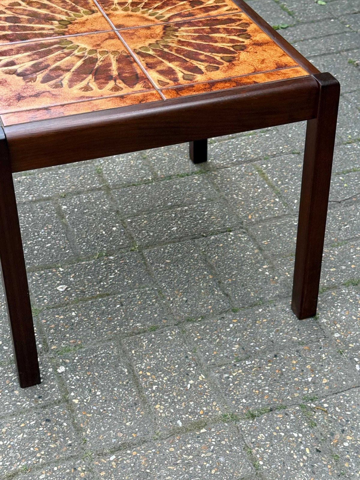 photo vintage Vintage 1980s Tile Top Coffee Table Mid Century Style Ceramic (Stamped 1981) M