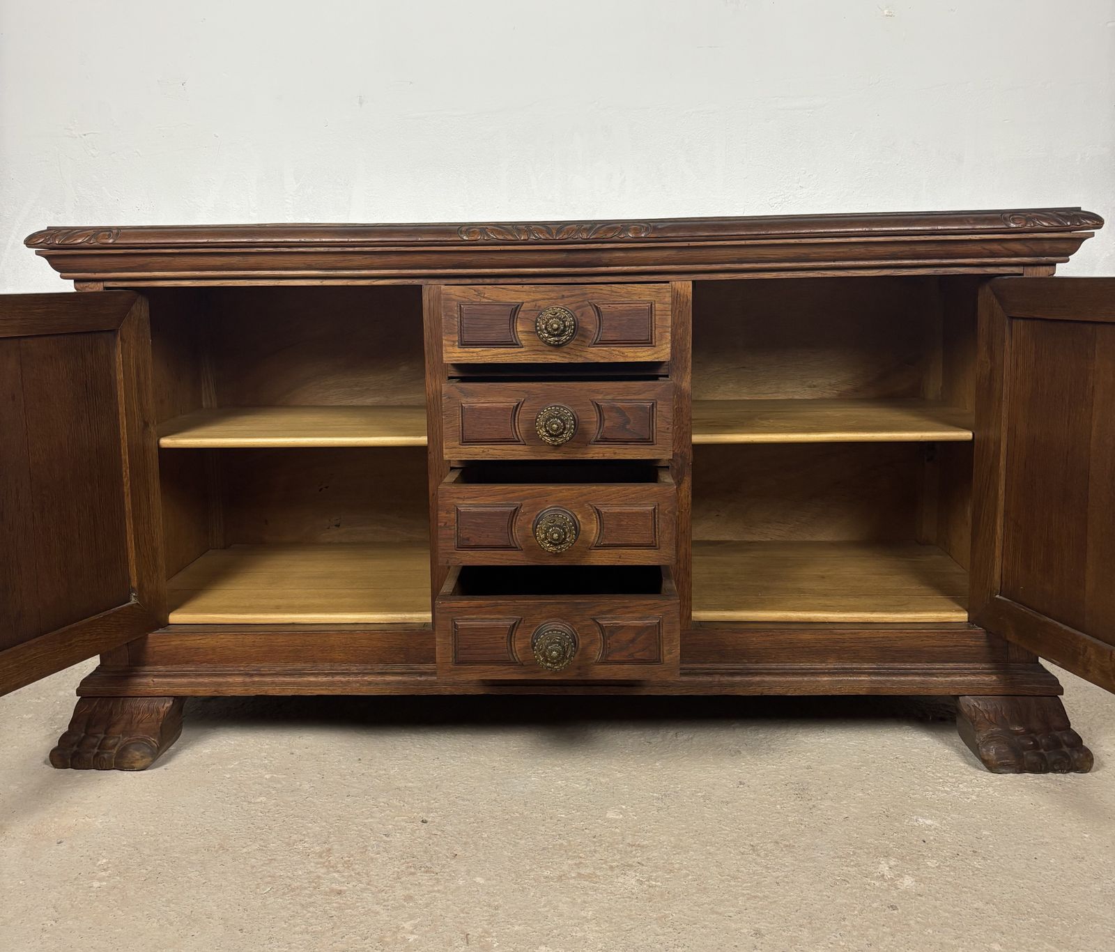 photo furniture Spaans Renaissance-stijl Eiken Laag Dressoir, Begin 20e Eeuw, Met Gesneden Paneel