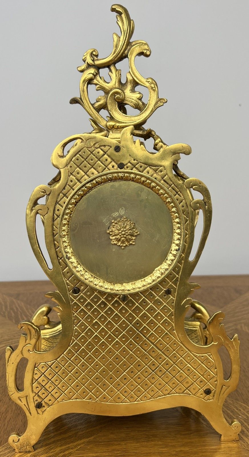 photo furniture Clock Vintage Brass Rococo Mantel Clock Ornate Decorative Design Lot 6037
