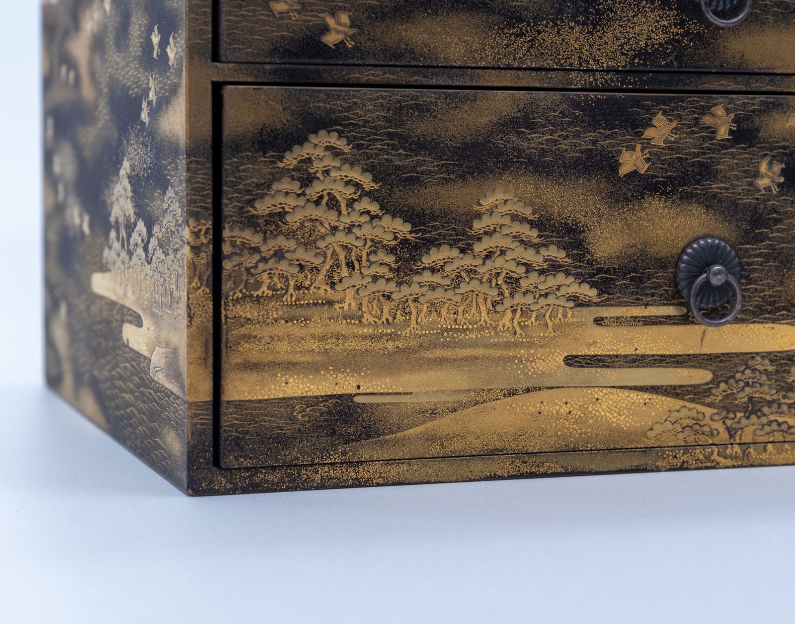 photo vinterior Japanese Shōwa Lacquered Gold Maki‑E Calligraphy Chest