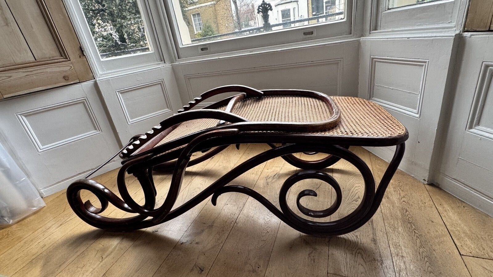Bentwood Chaise Longue With Scroll Work Details & Cane Work Thonestfirst Generation Reproduction 1900 1920 photo 1600.0