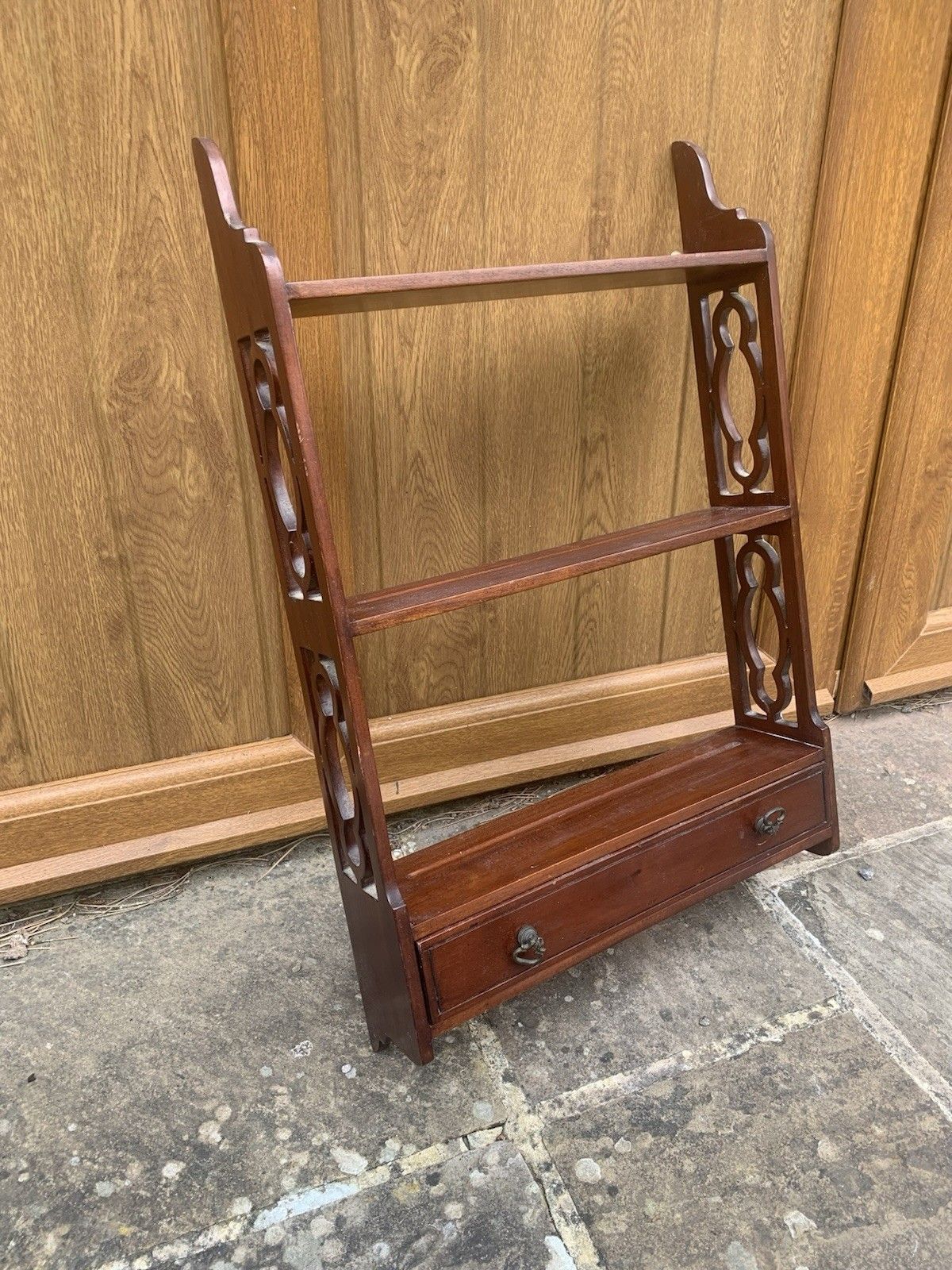 Vintage Mahogany Shelving In The Georgian Style. photo vinterior