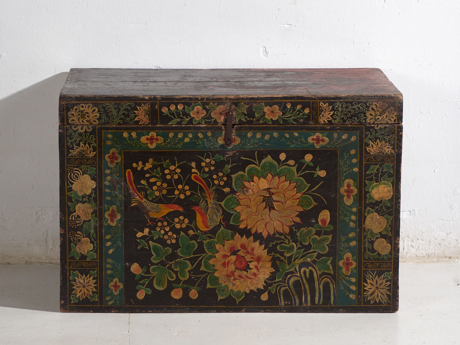 Antique Painted Chinese Trunk In Pine Wood – China, Circa 1900 photo vinterior
