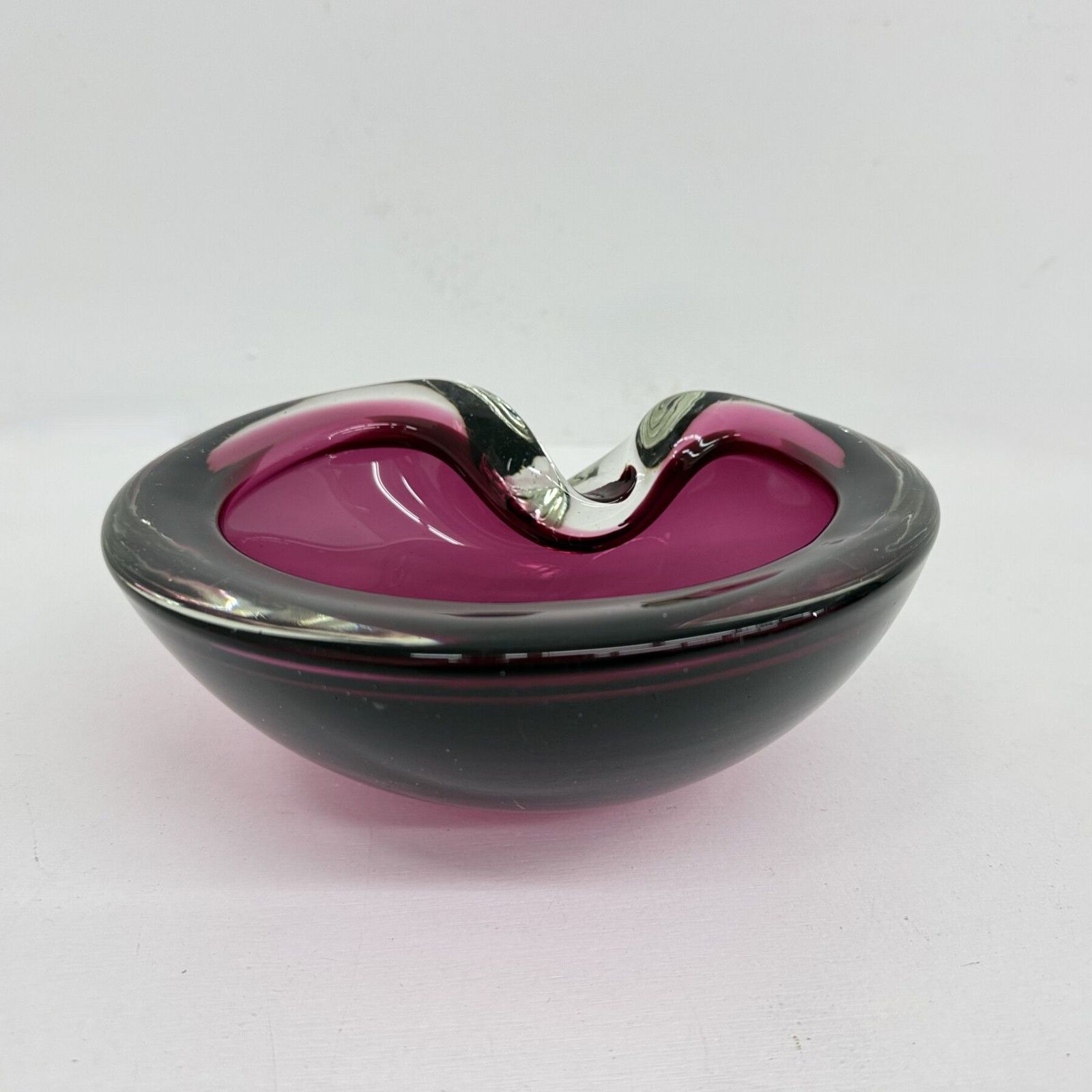 photo vinterior Set van 3 Murano sommerso roze glazen schalen, jaren 1970