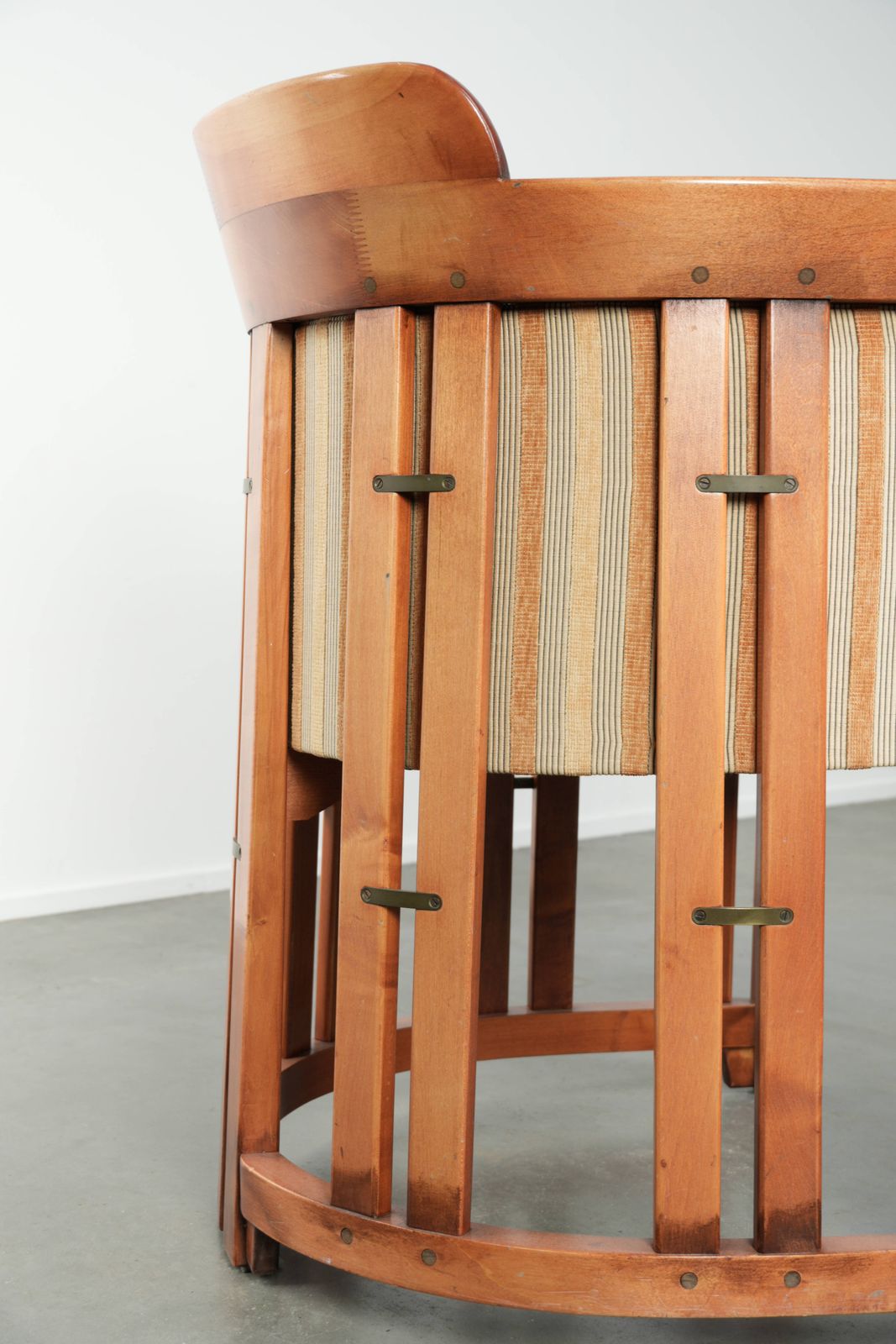 Meubels Schuitema Design eet-/occasionalstoel uit de Shaker-serie, met luxe gele bekleding photo