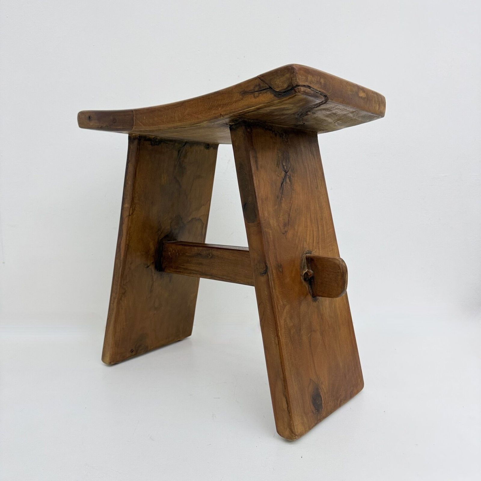 Brutalist Japandi-stijl massief houten kruk, jaren 1970 photo 349.0