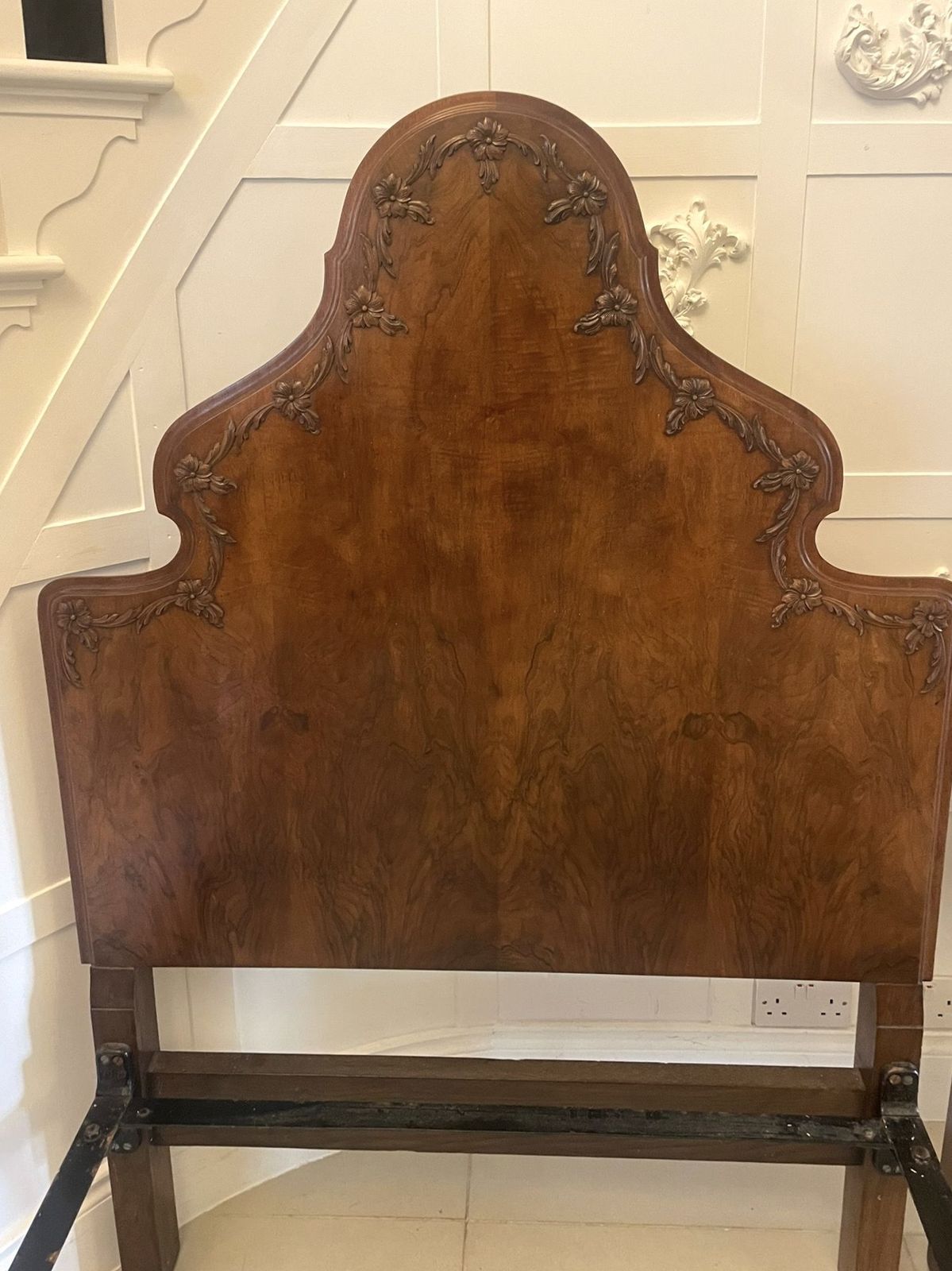 photo vinterior Antique Pair Of Quality Carved Burr Walnut Single Beds
