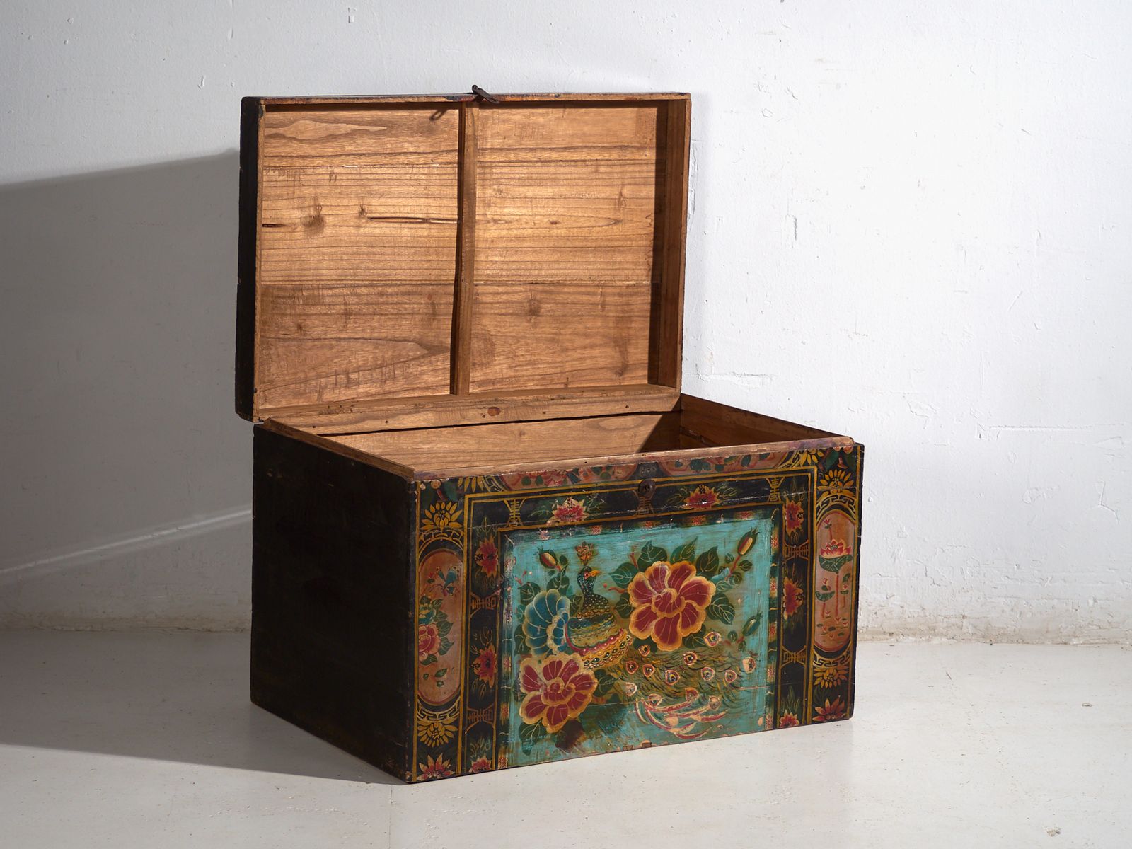 Antique Painted Chinese Trunk In Pine Wood – China, Circa 1900 photo Furniture