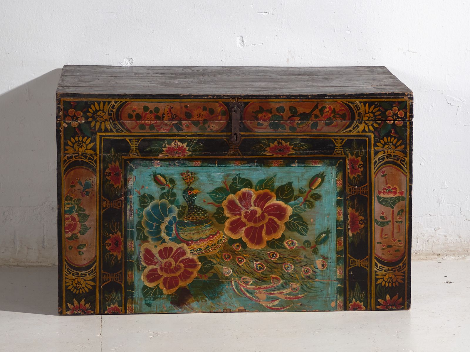 Antique Painted Chinese Trunk In Pine Wood – China, Circa 1900 photo vinterior