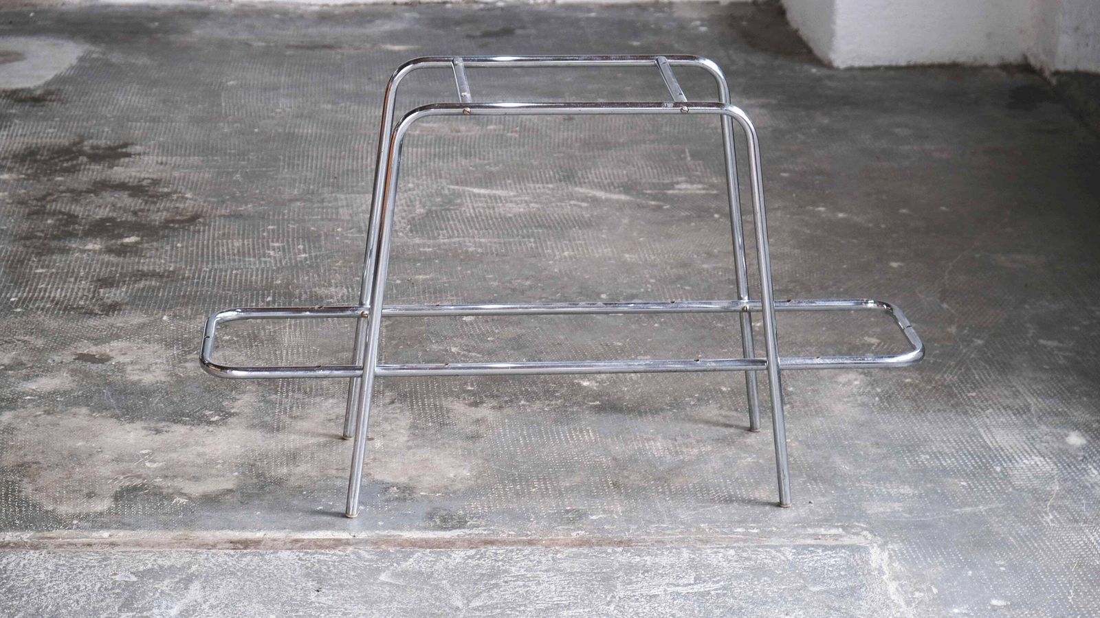 Bauhaus Etagere Made Of Chrome Plated Steel Tubes photo 479.0