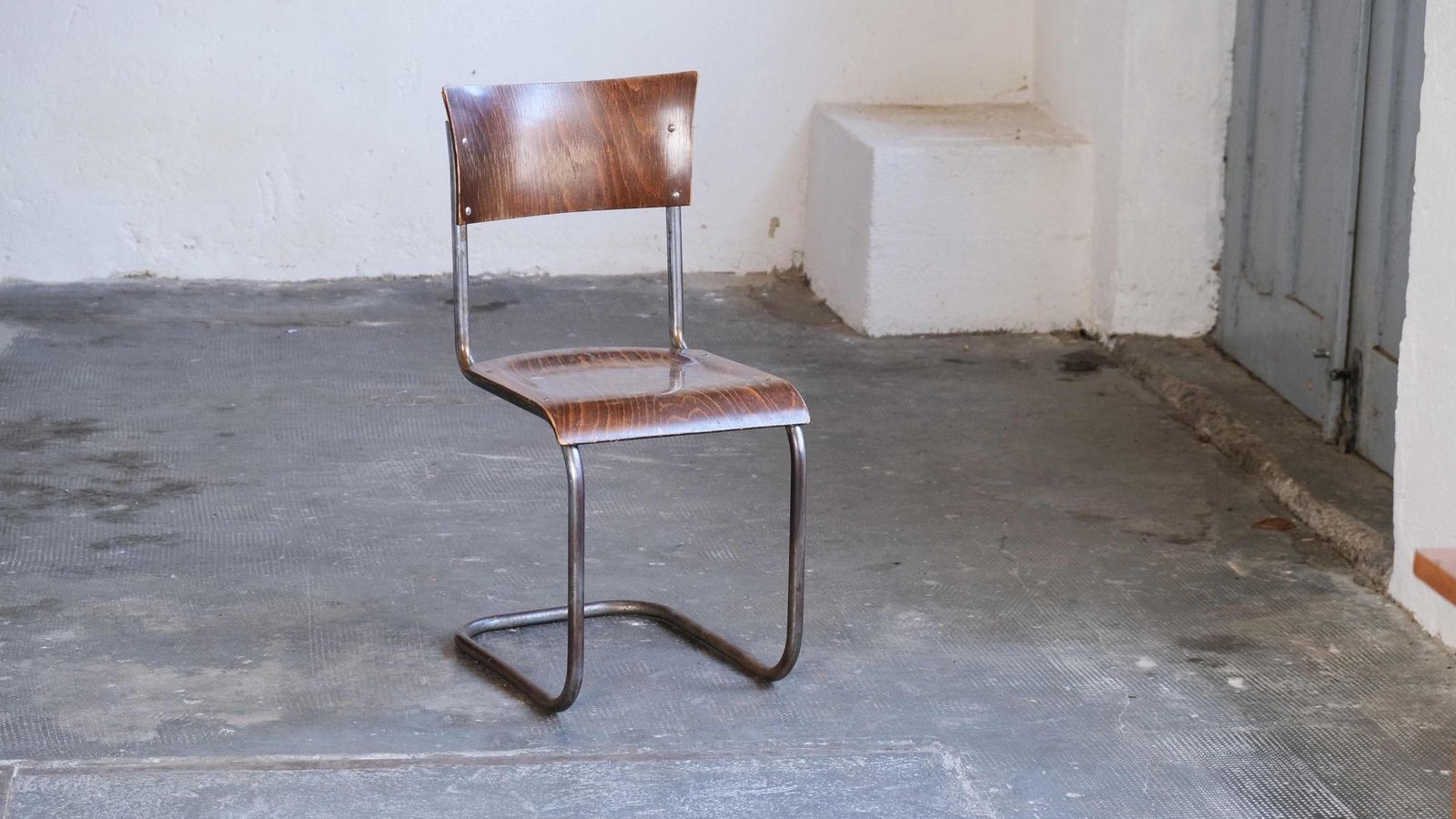 Bauhaus Cantilever Chair After Mart Stam, Honey Brown