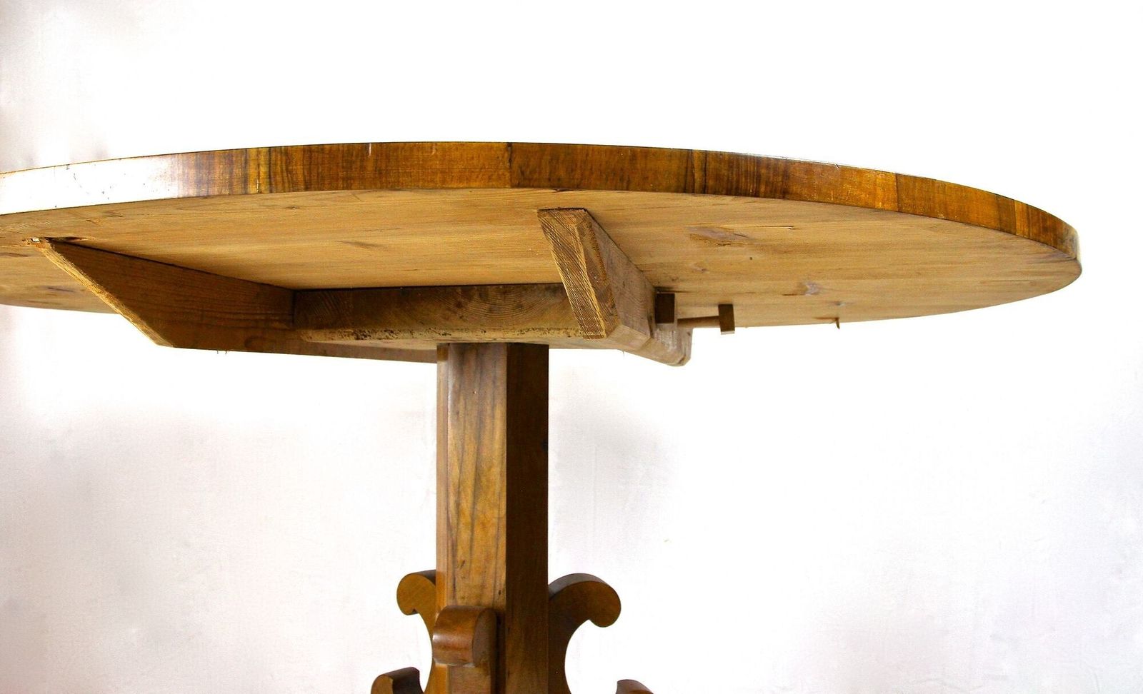 Furniture 19th Century Round Biedermeier Dining  / Center Table, Nutwood, At Ca 1835 photo