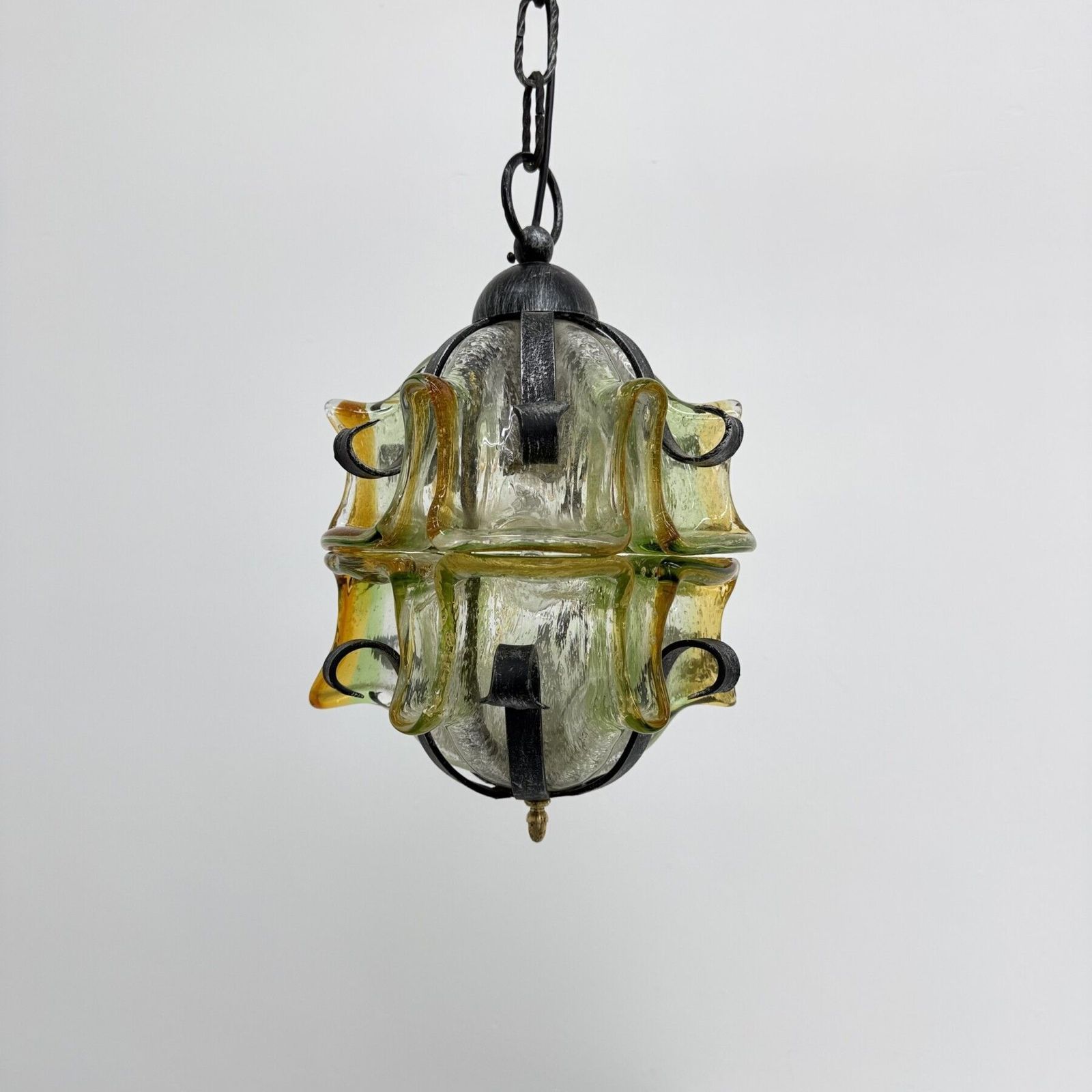 photo furniture Brutalistische hanglamp van glas en ijzer, jaren 1970