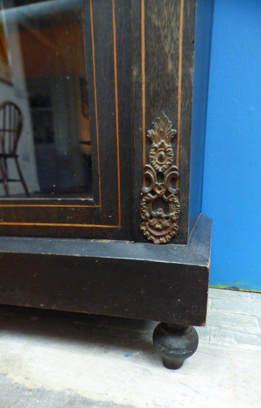 photo vinterior Victorian Ebonised Pier Display Glazed Cabinet Ornate Details Uk Delivery