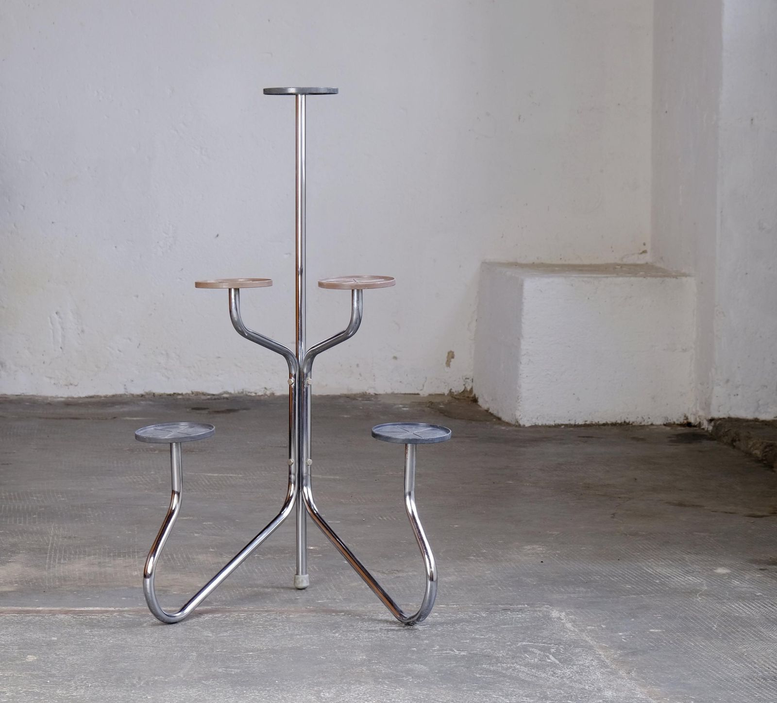 Steel Tube Plant Shelf In Bauhaus Design With Five Shelves photo furniture