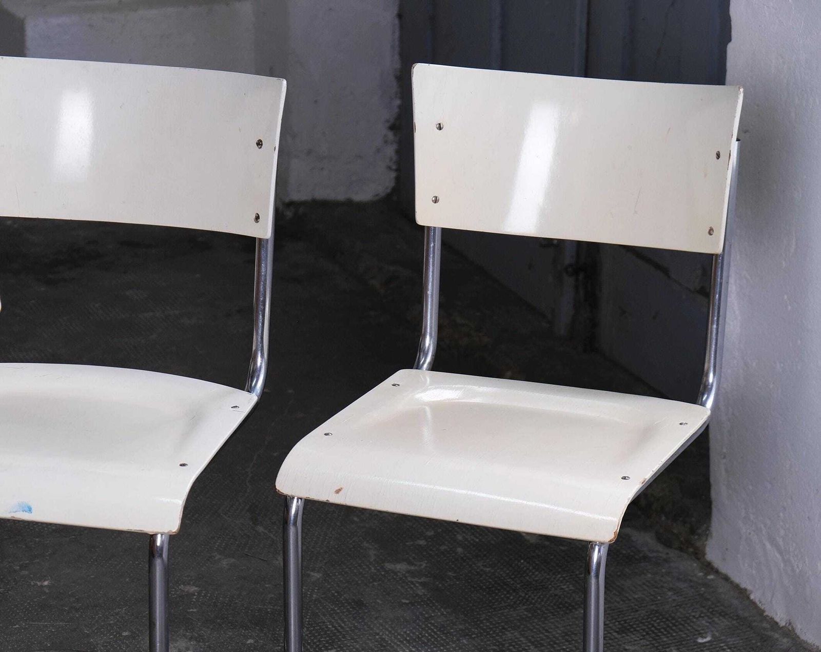 1 Of 2 Bauhaus Cantilever Chairs After Mart Stam, S 43 White Lacquered photo vintage