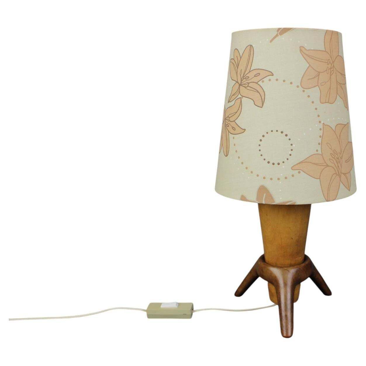 Lampe de table mid-century ULUV en bois, Tchécoslovaquie, années 1960