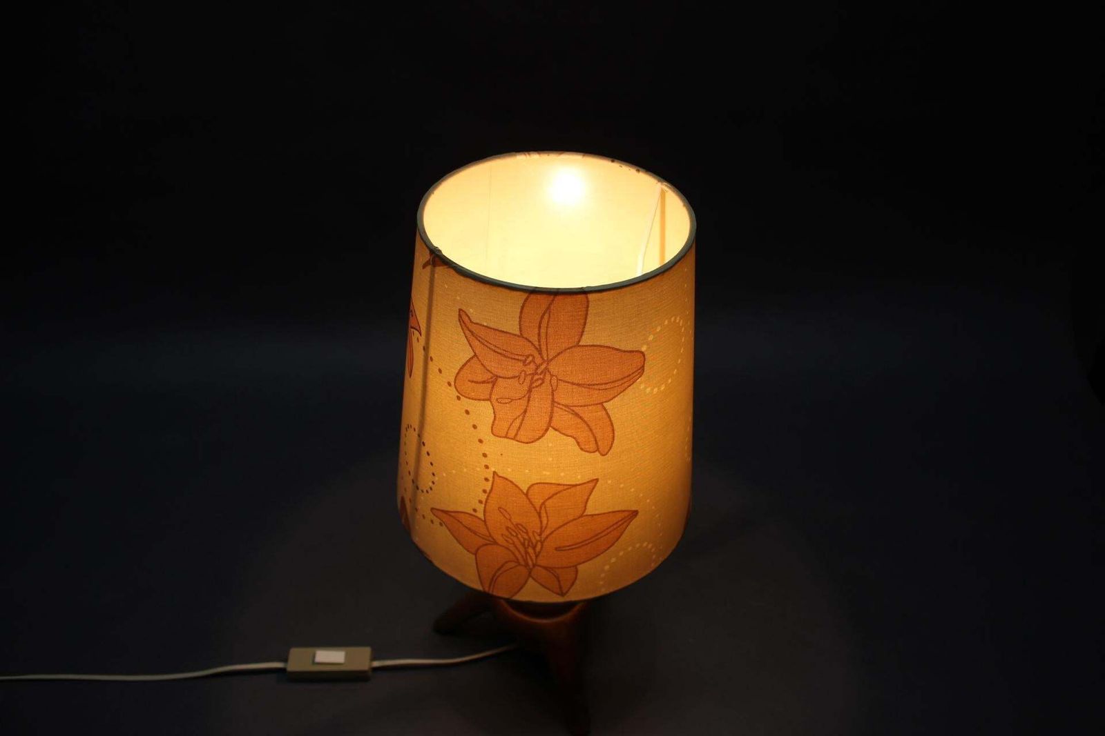 photo furniture Lampe de table mid-century ULUV en bois, Tchécoslovaquie, années 1960