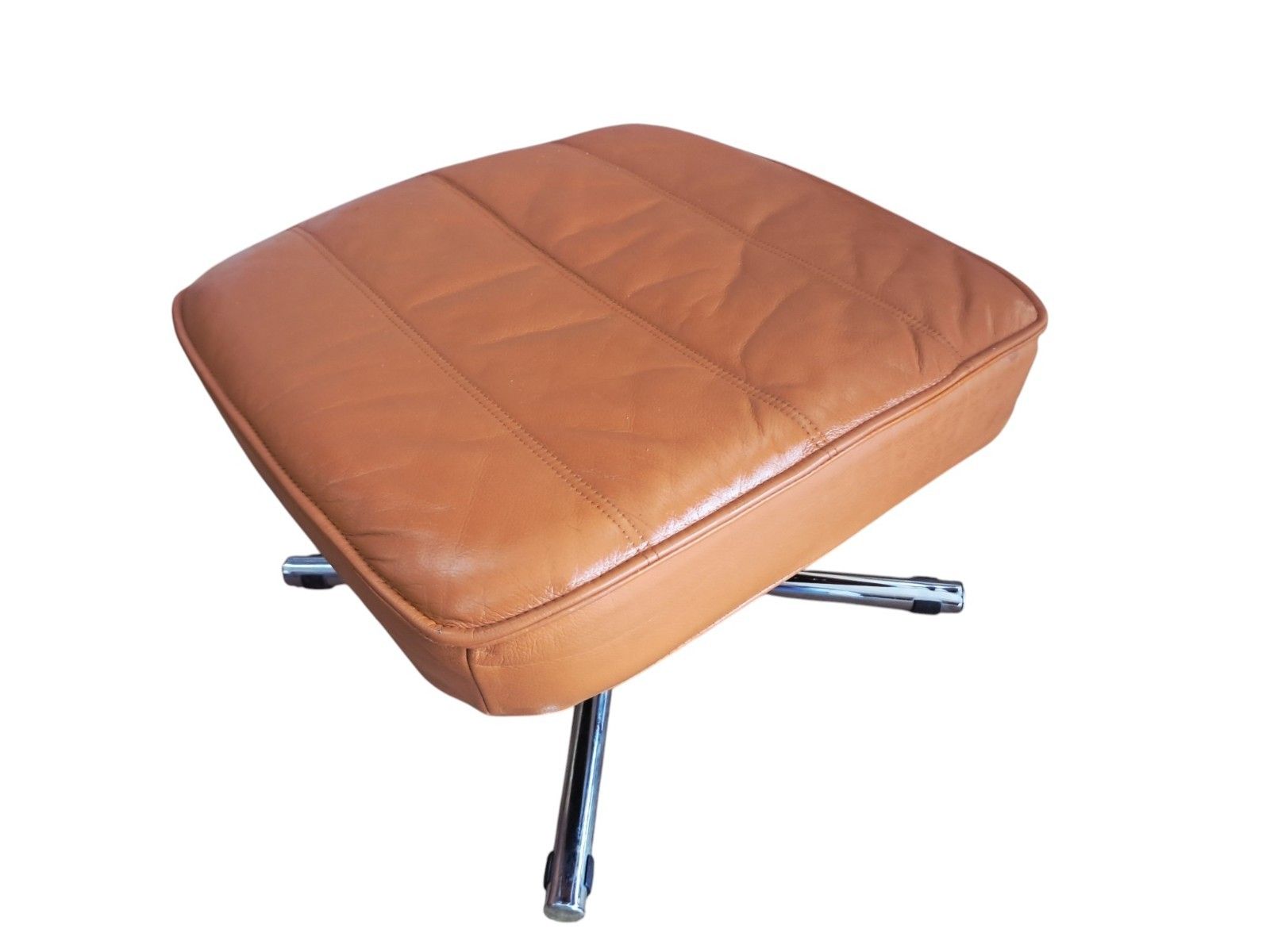 photo furniture Mid Century Leather Lounge Chair Swivel & Footstool By Skoghaug Industri 1980