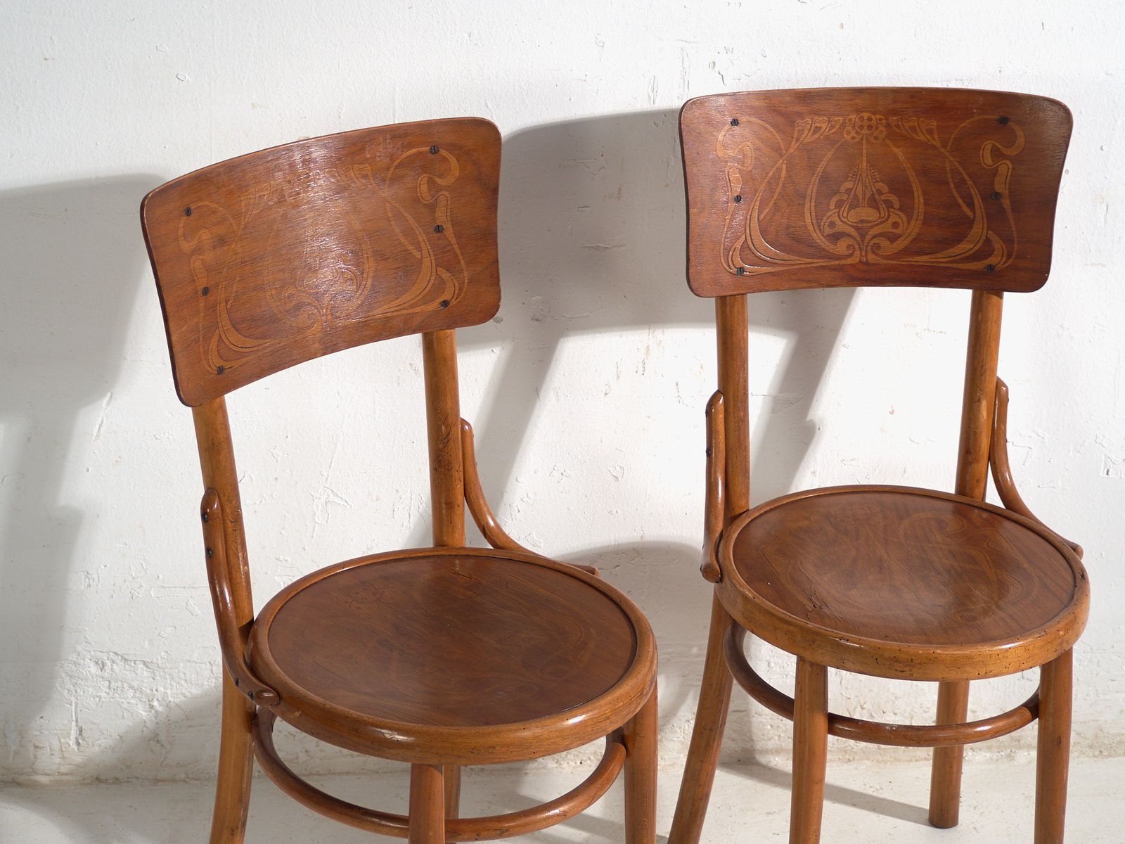 Antique Set Of 4 Viennese Café Bentwood Chairs With Decorative Back Panel – Central Europe, Circa 1900 photo vinterior